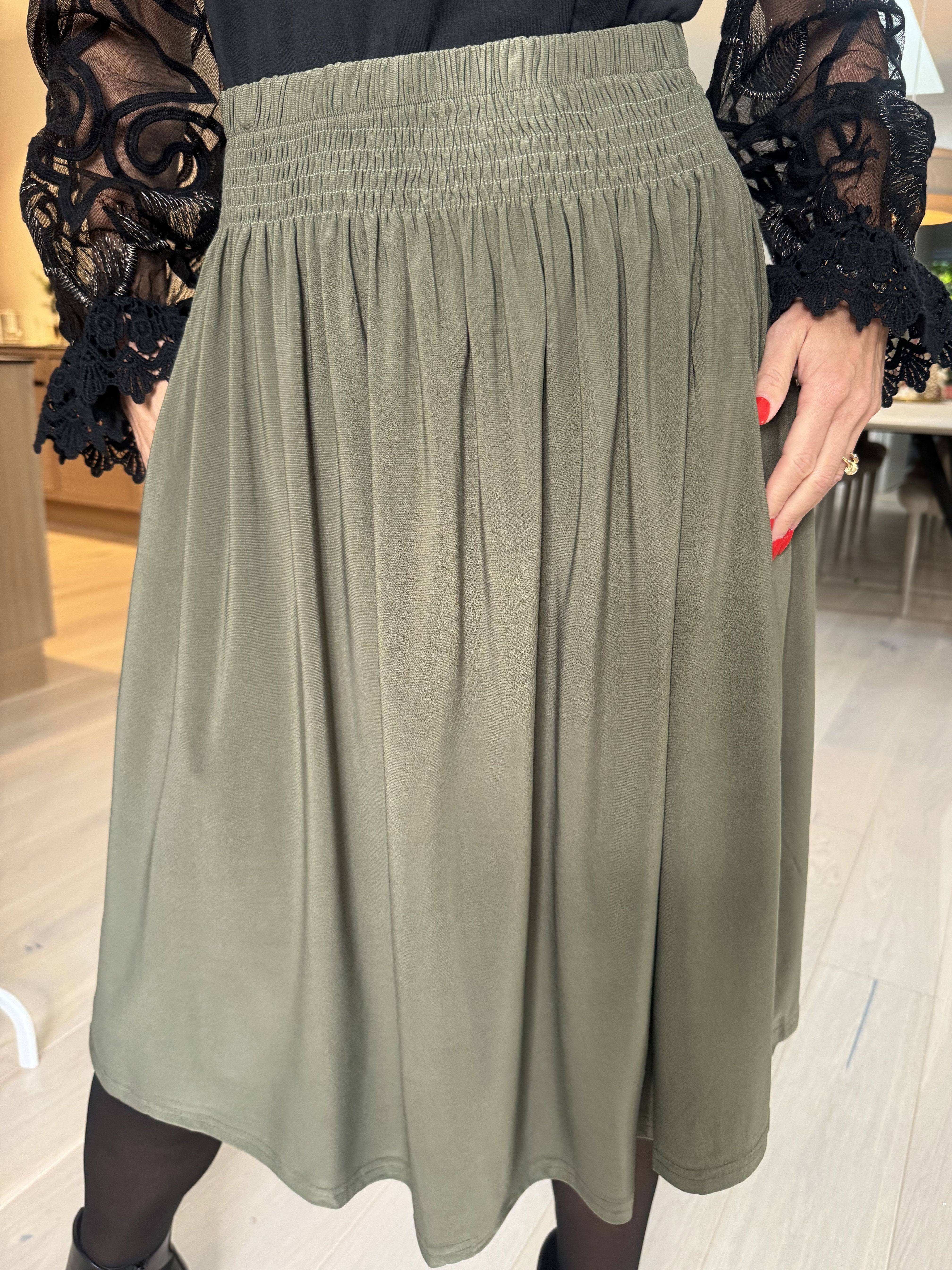 Pams Plain Skirt - Slät kjol i stretchigt tyg