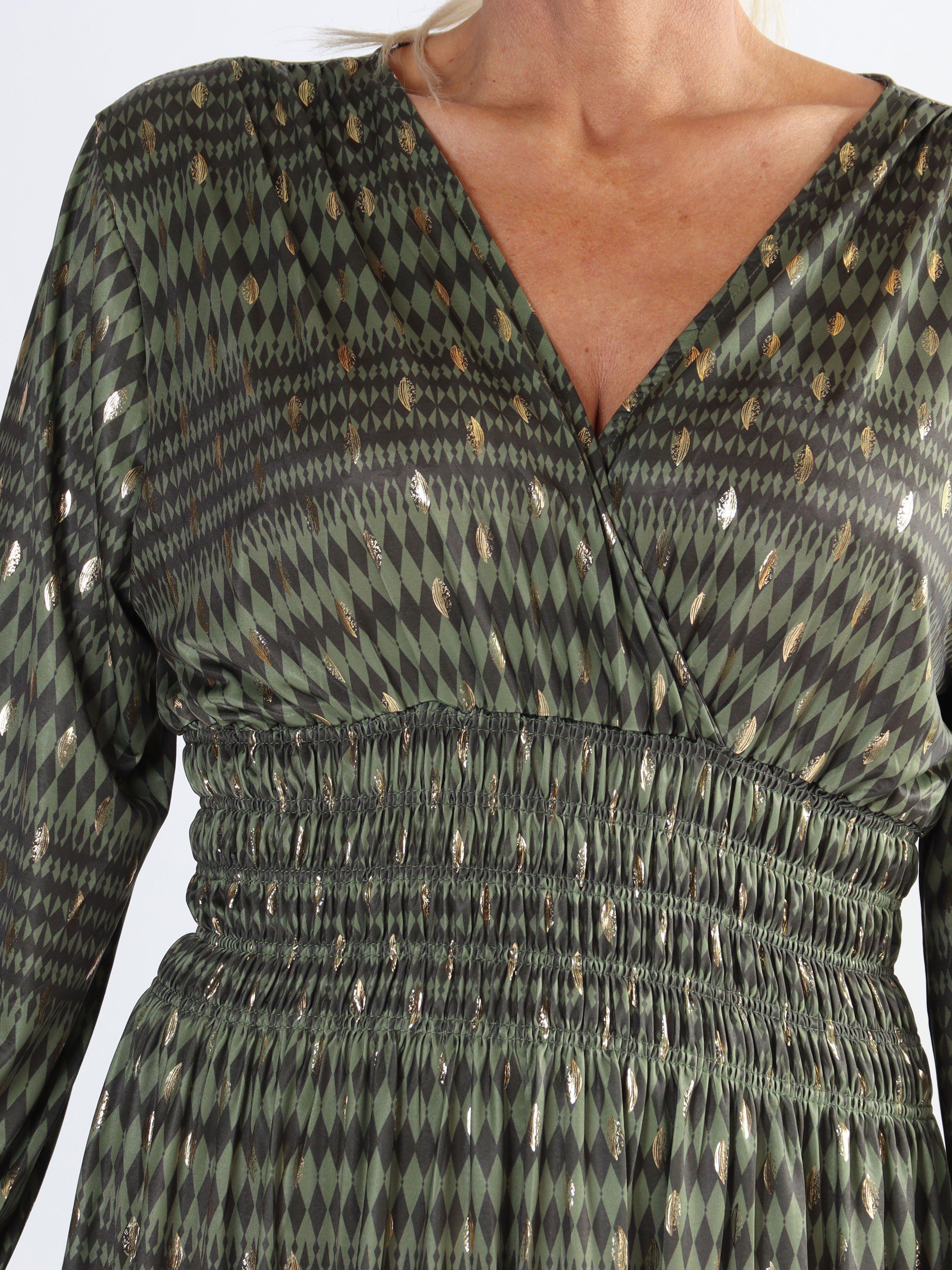 Pams Stripe Midi L/S - Mönstrad klänning med gulddetaljer i plusstorlek