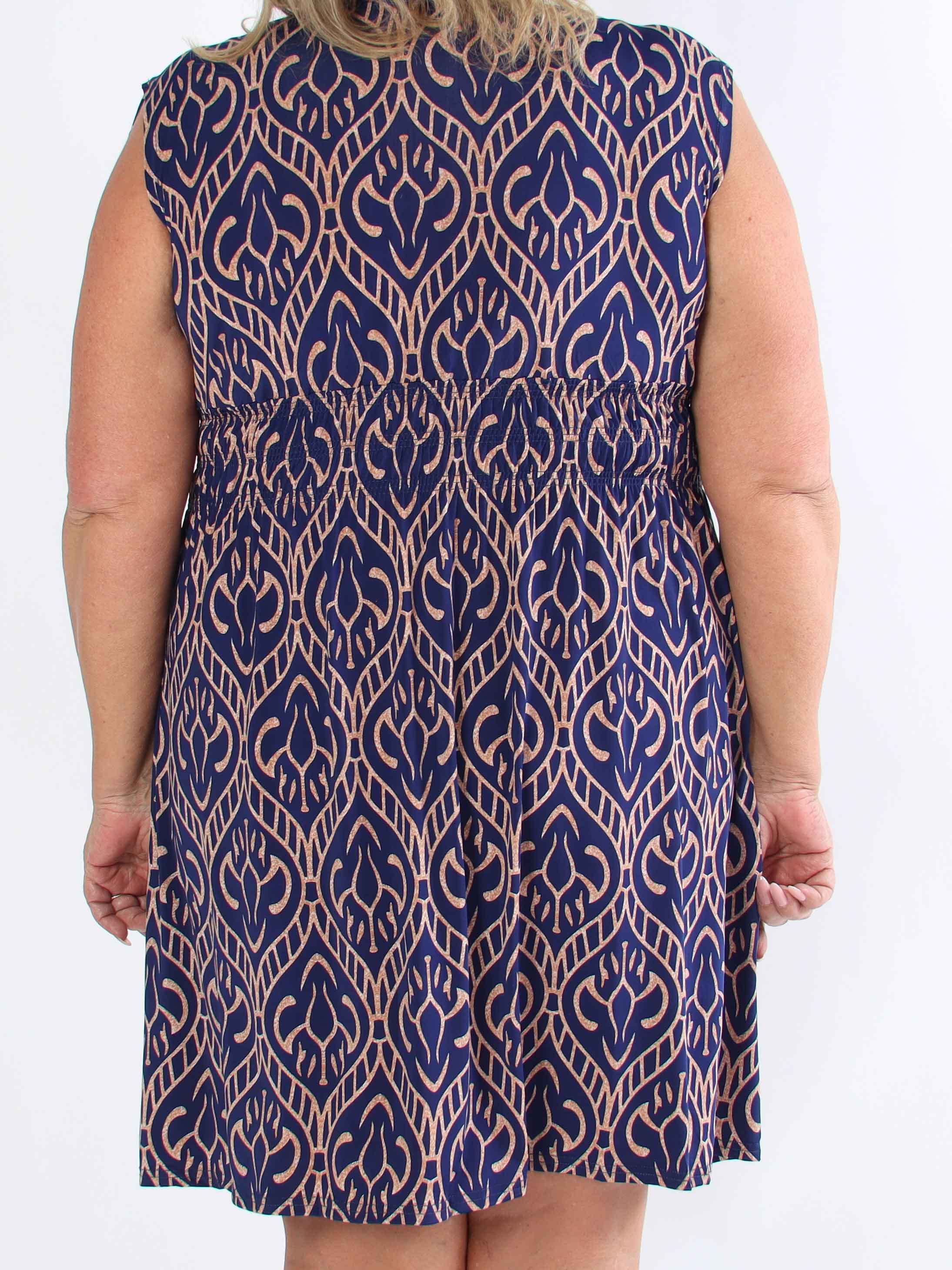 Pams Boho Short - Kort elastisk plus size-klänning i skrynkelfritt tyg