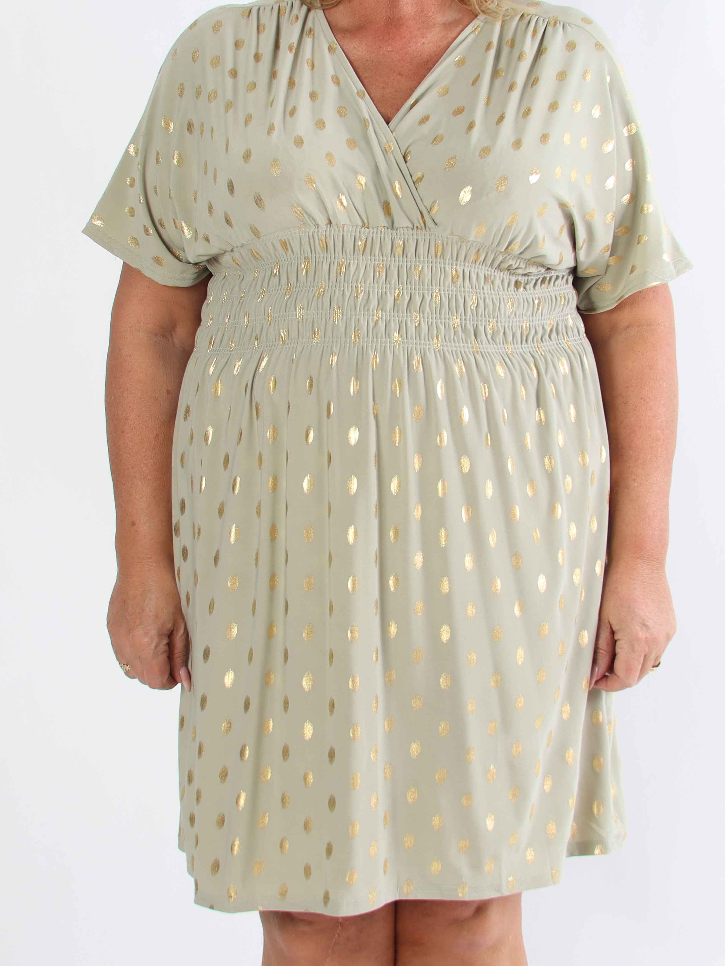 Pams Dot Short - Elastisk klänning i plus size med guldprickar