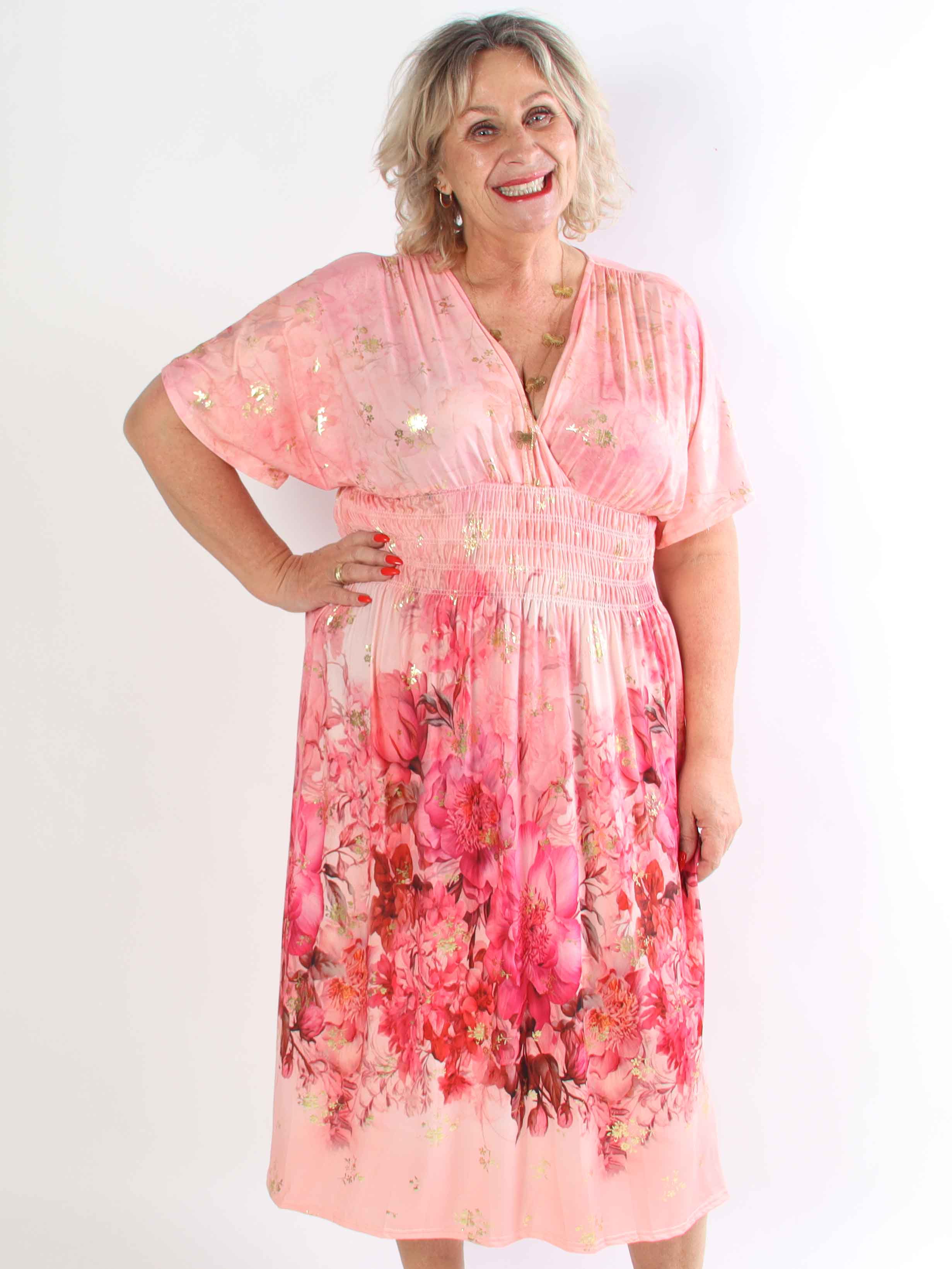 Pams Ethereal Midi - Plus size kjole med blomster motiver og guld detaljer