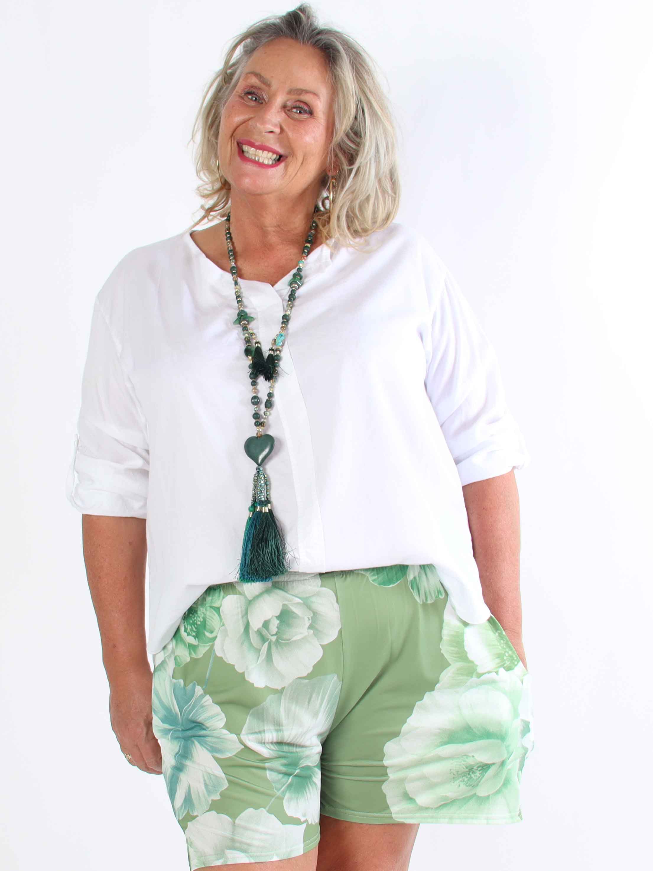Pams Flower Shorts - Elastiska plus size-shorts med blommigt tryck