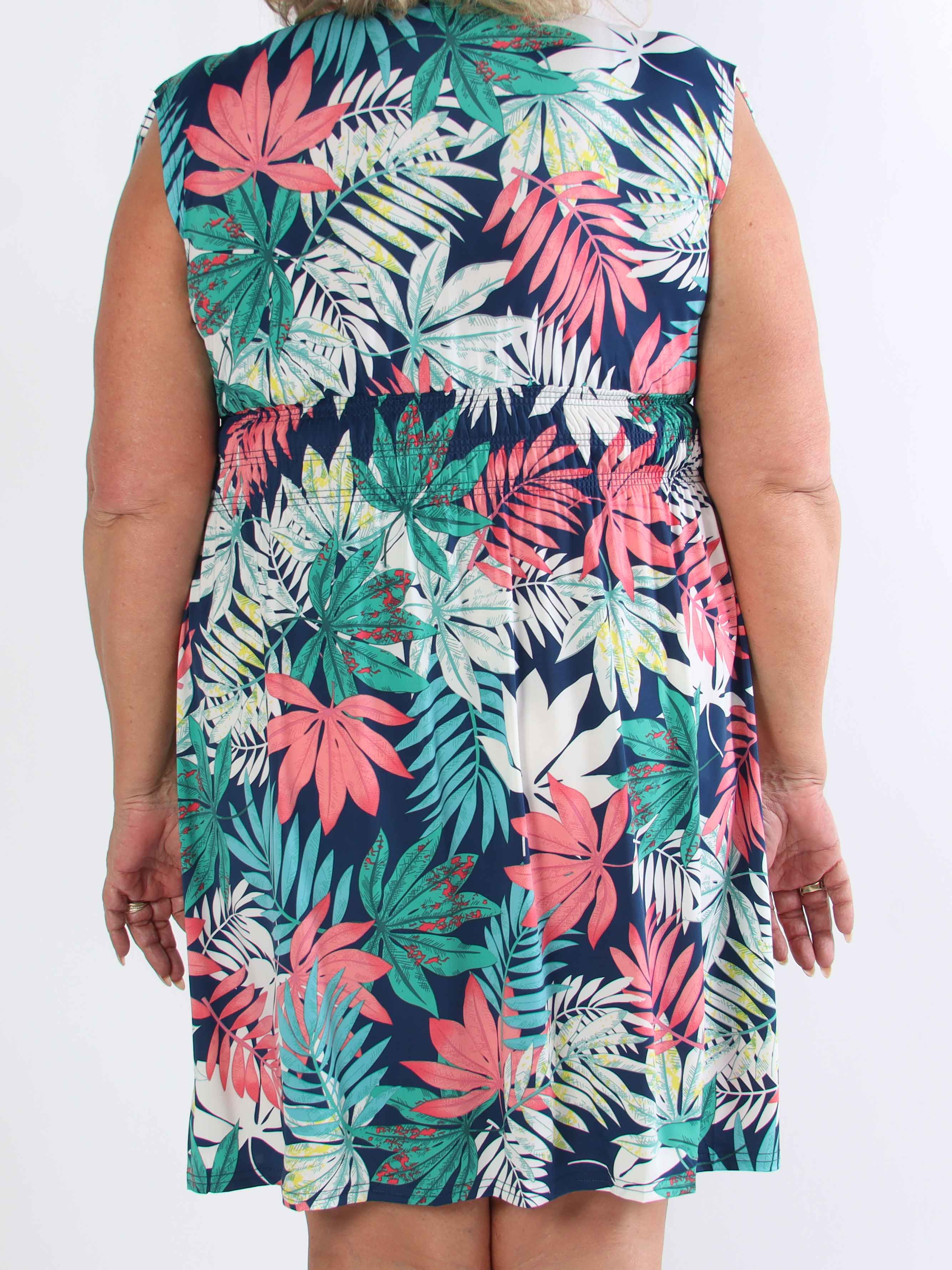 Pams Leaf Short - Kort elastisk plus size-klänning i skrynkelfritt tyg