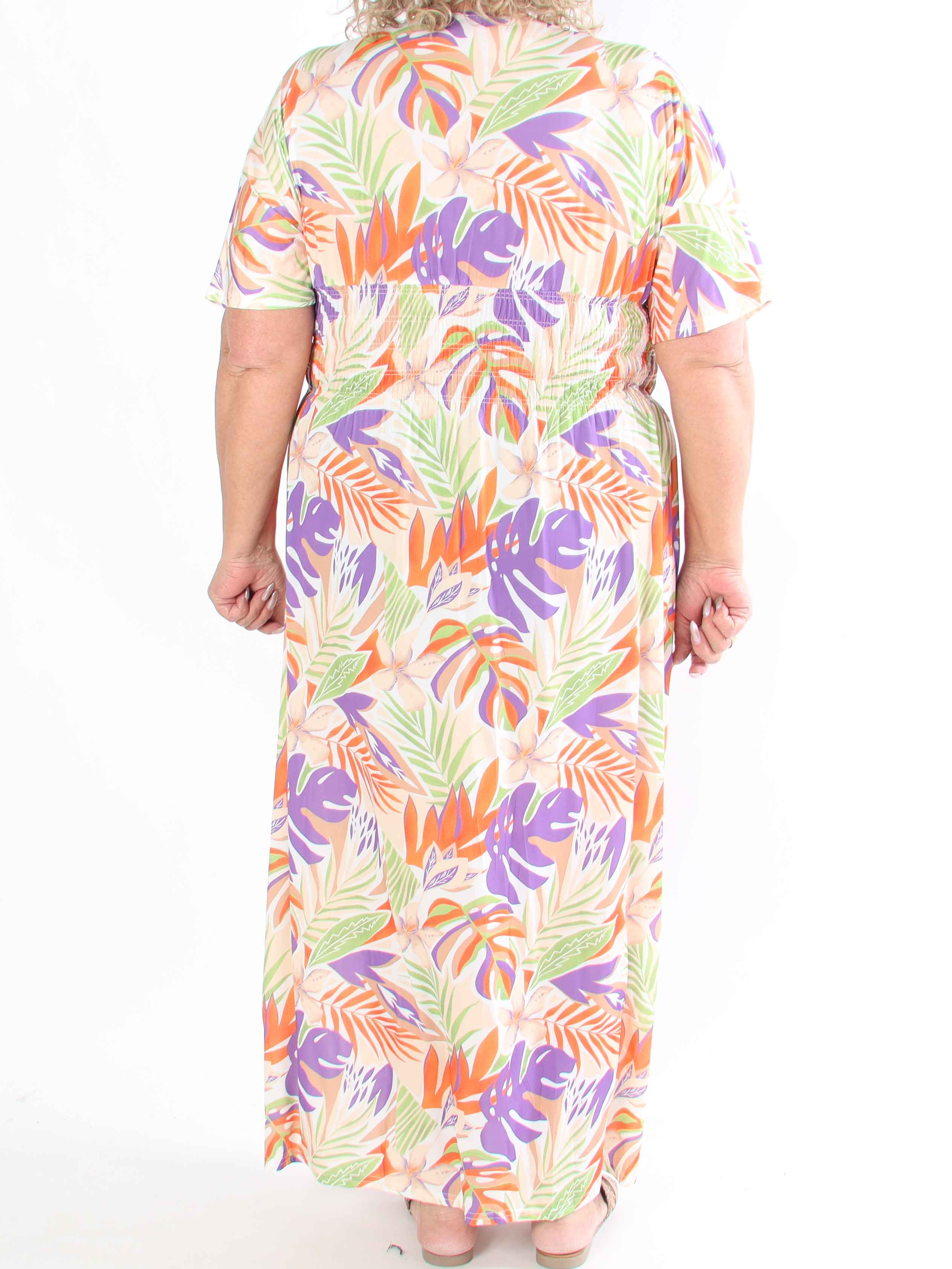 Pams Leaves - Elastisk klänning i plus size med bladmotiv och smockad midja