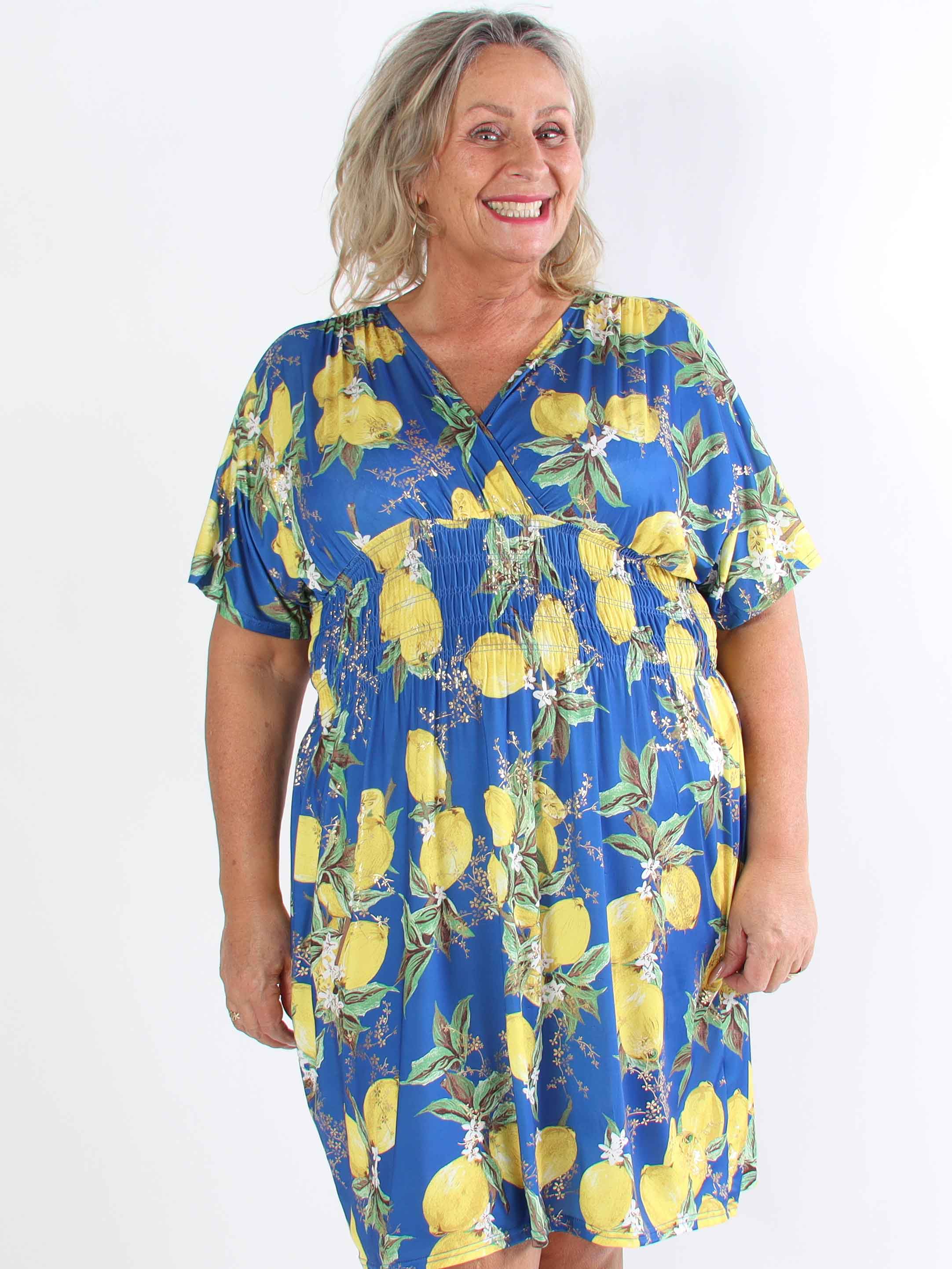 Pams Lemon Short - Plus size-klänning med citroner och gulddetaljer