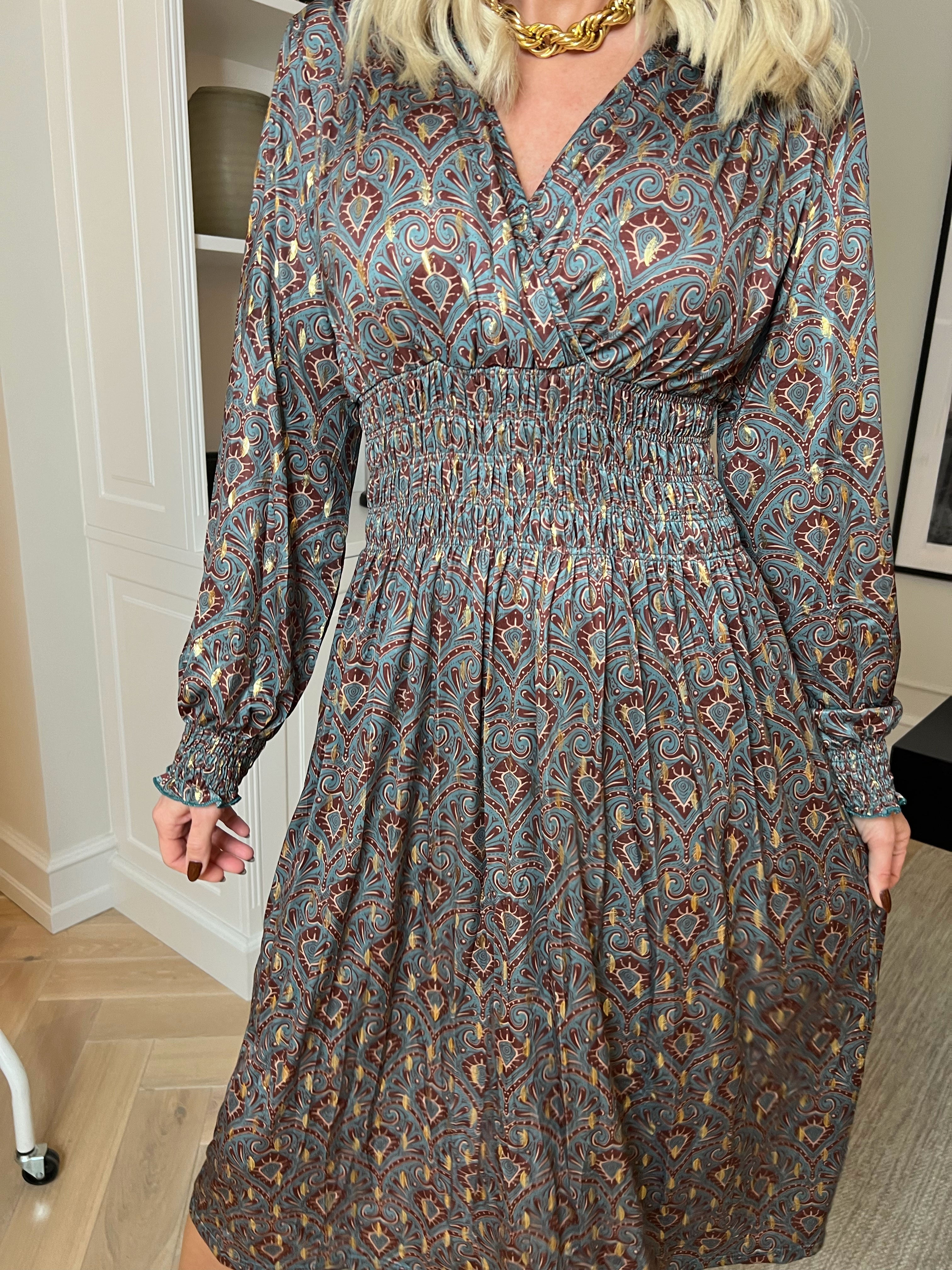 Pams Pattern Midi L/S - Elastisk kjole i krølfrit stof med lange ærmer