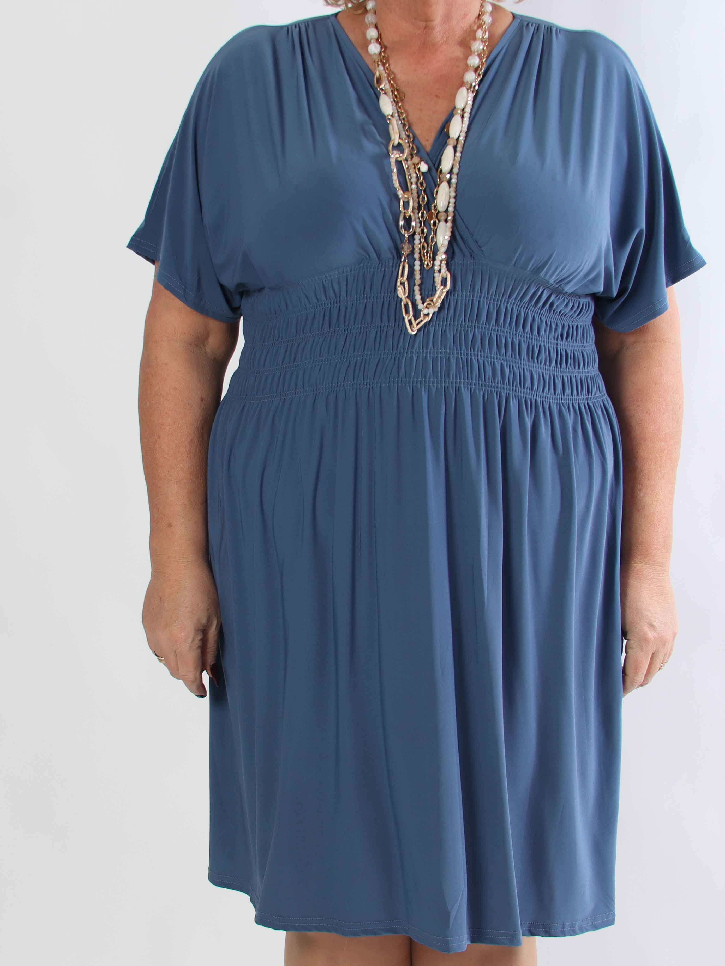 Pams Plain Short - Elastisk plus size kjole med smock i taljen