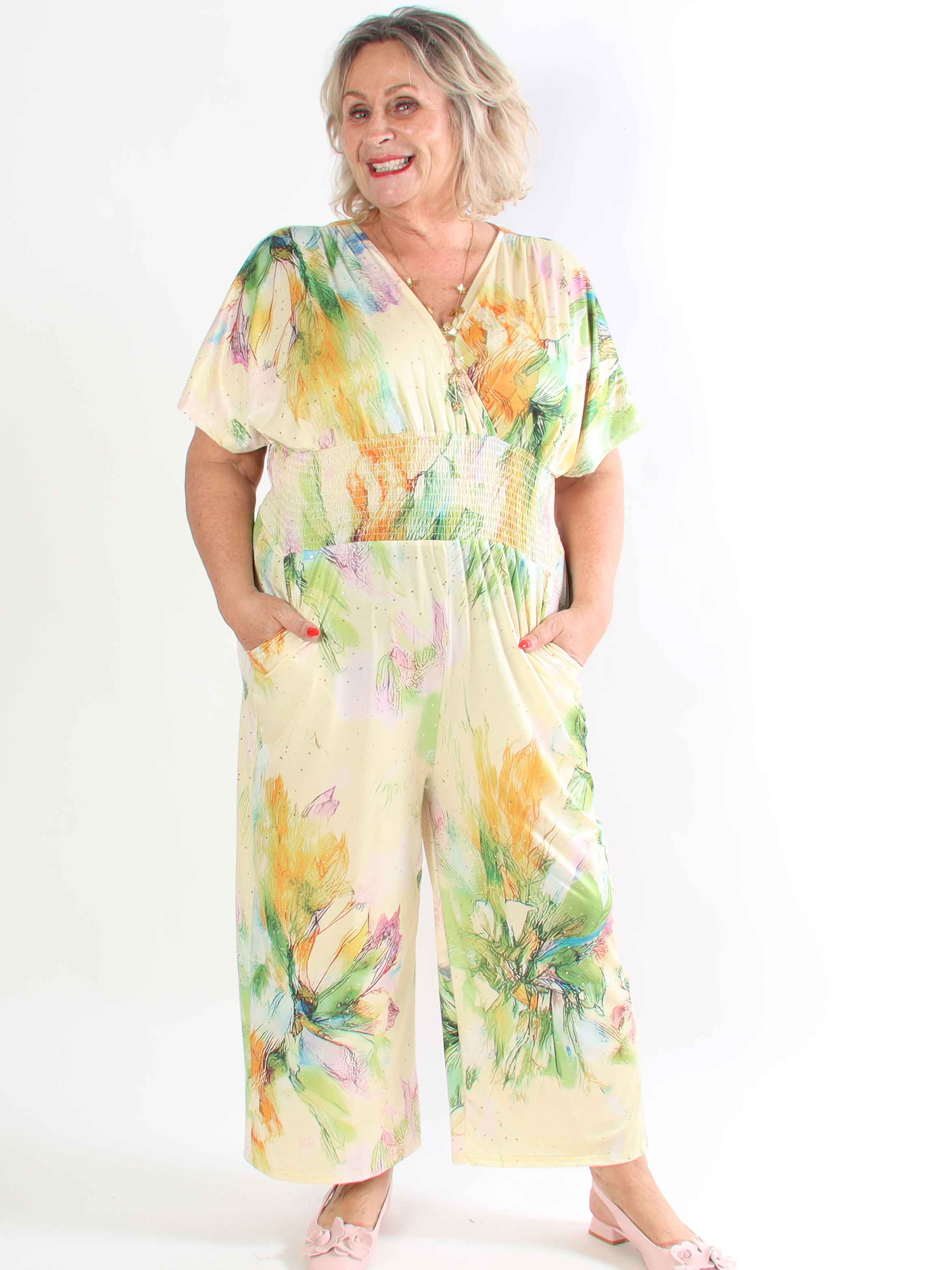 Pams Print Jumpsuit - Stretchig mönstrad plus size jumpsuit med guldfärgat damm