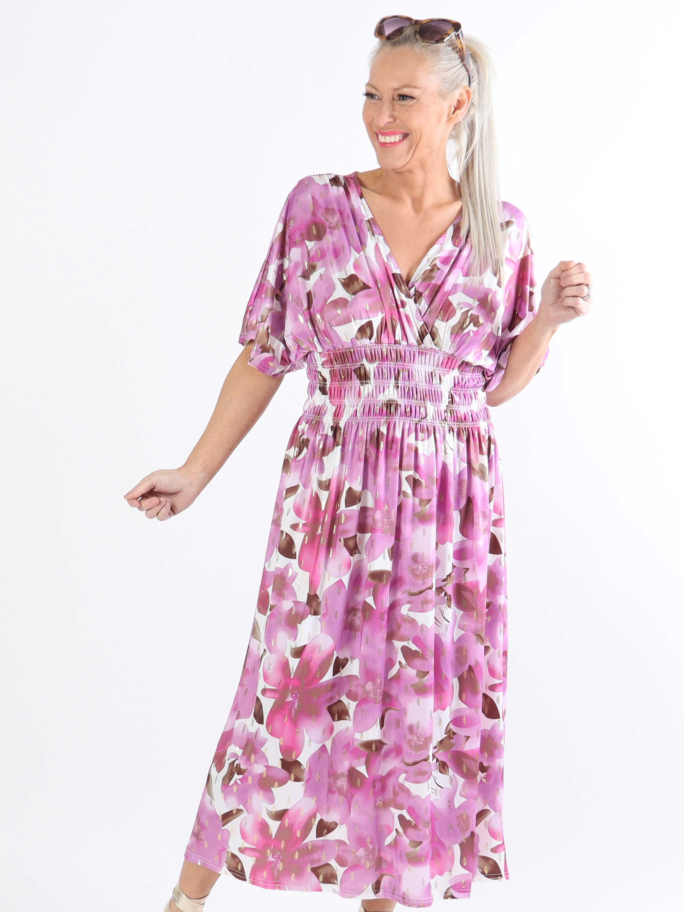 Pams Sweet Flower Midi - Elastisk plus size-klänning i skrynkelfritt tyg