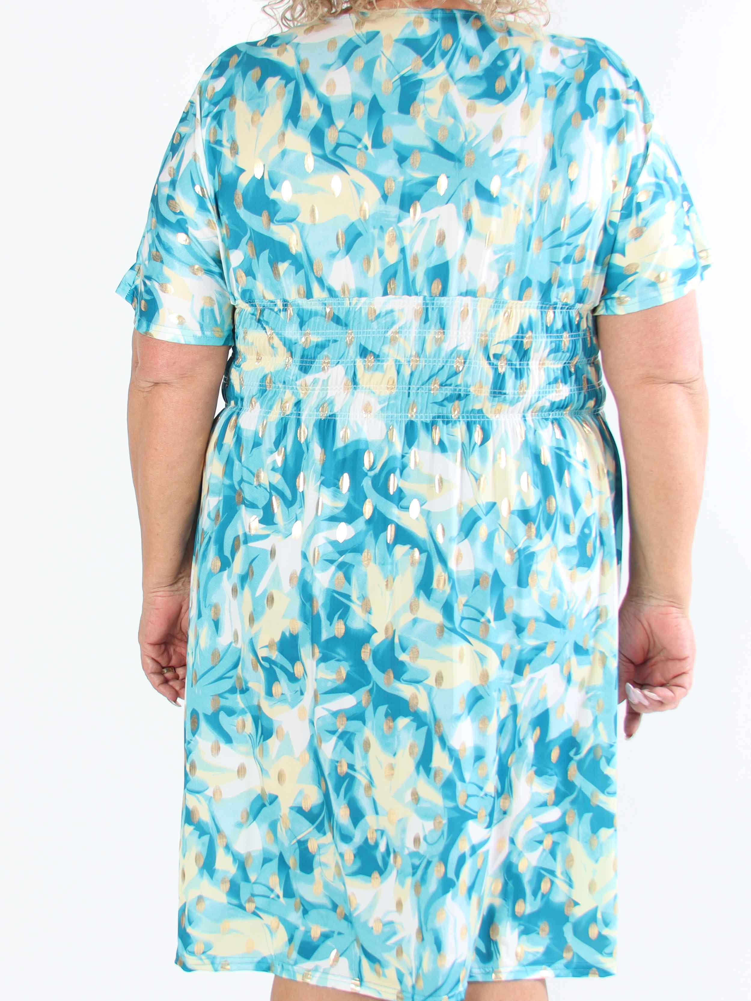 Pams Vacay Short - Mönstrad elastisk plus size klänning med smock i midjan