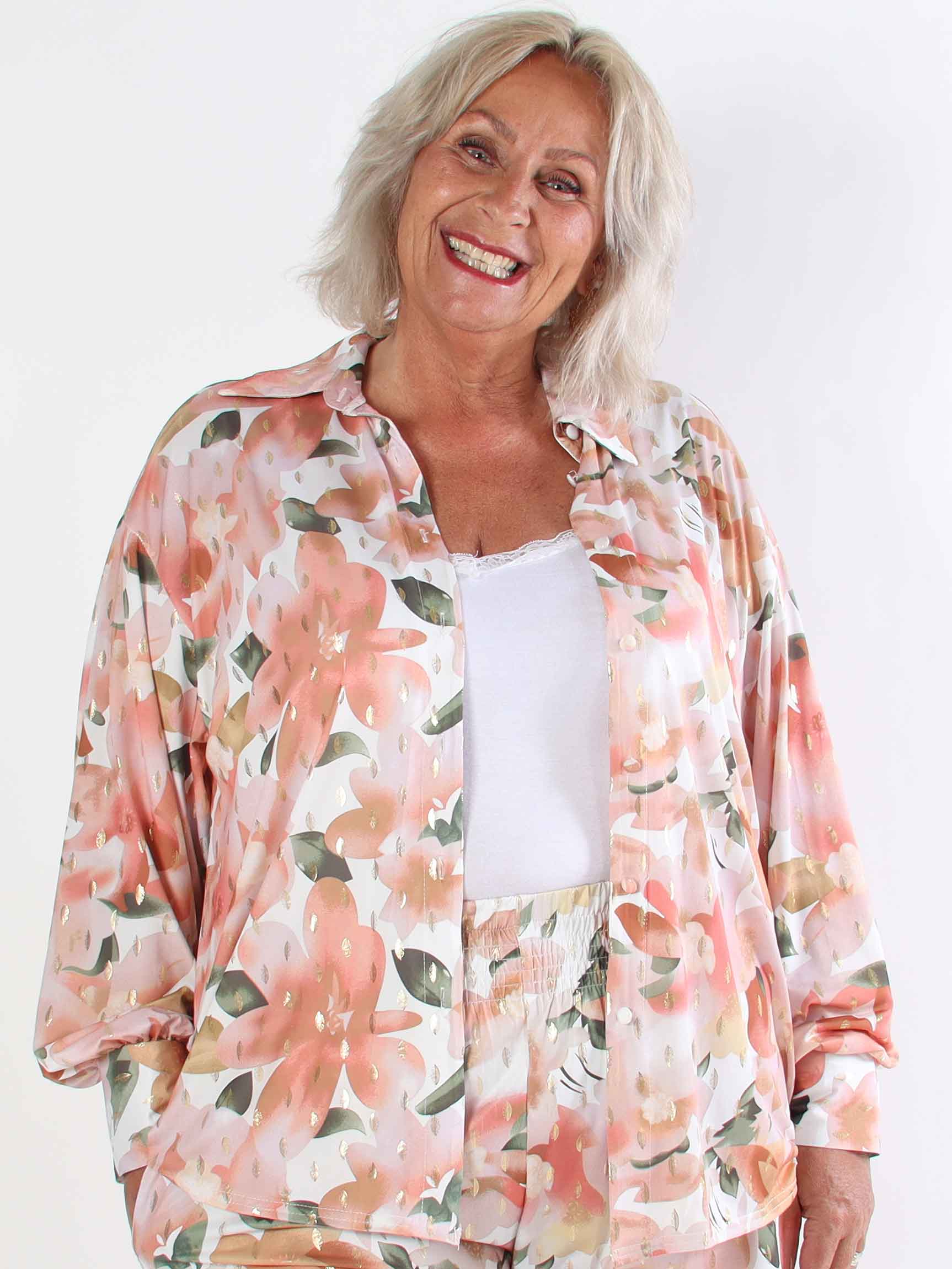 Pamy Sweet Flower - Plus size skjorta i stretchigt blommigt tyg