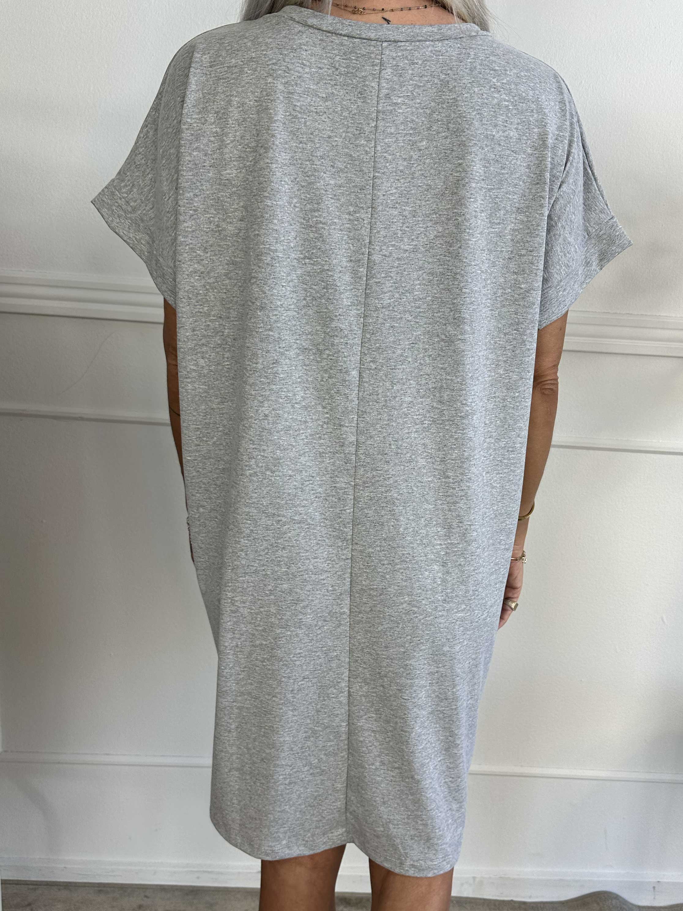 Pernille - T-shirtklänning i bomull med tryck