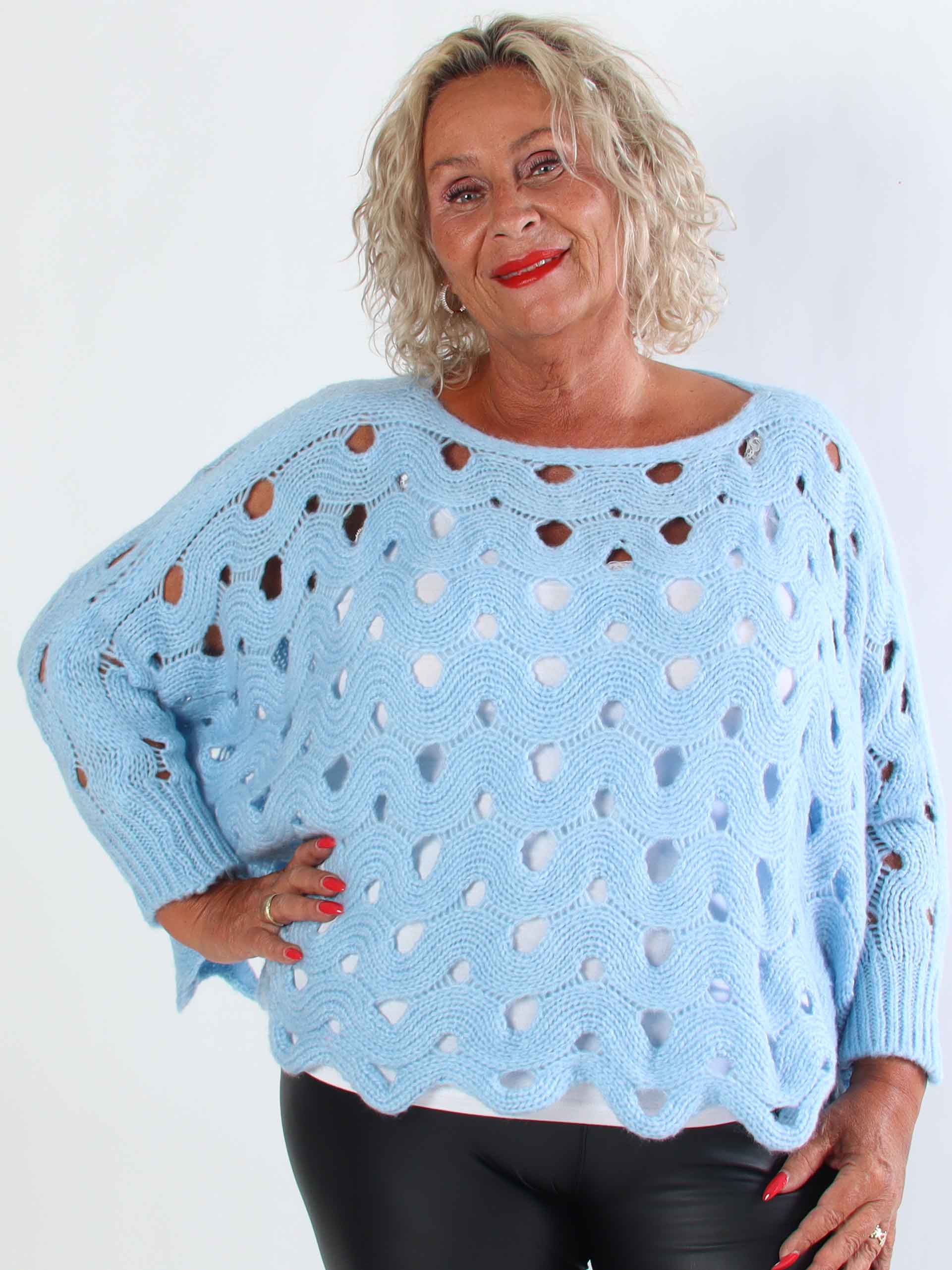 Pia - Stickad plus size tröja med hålmönster och fladdermusärmar