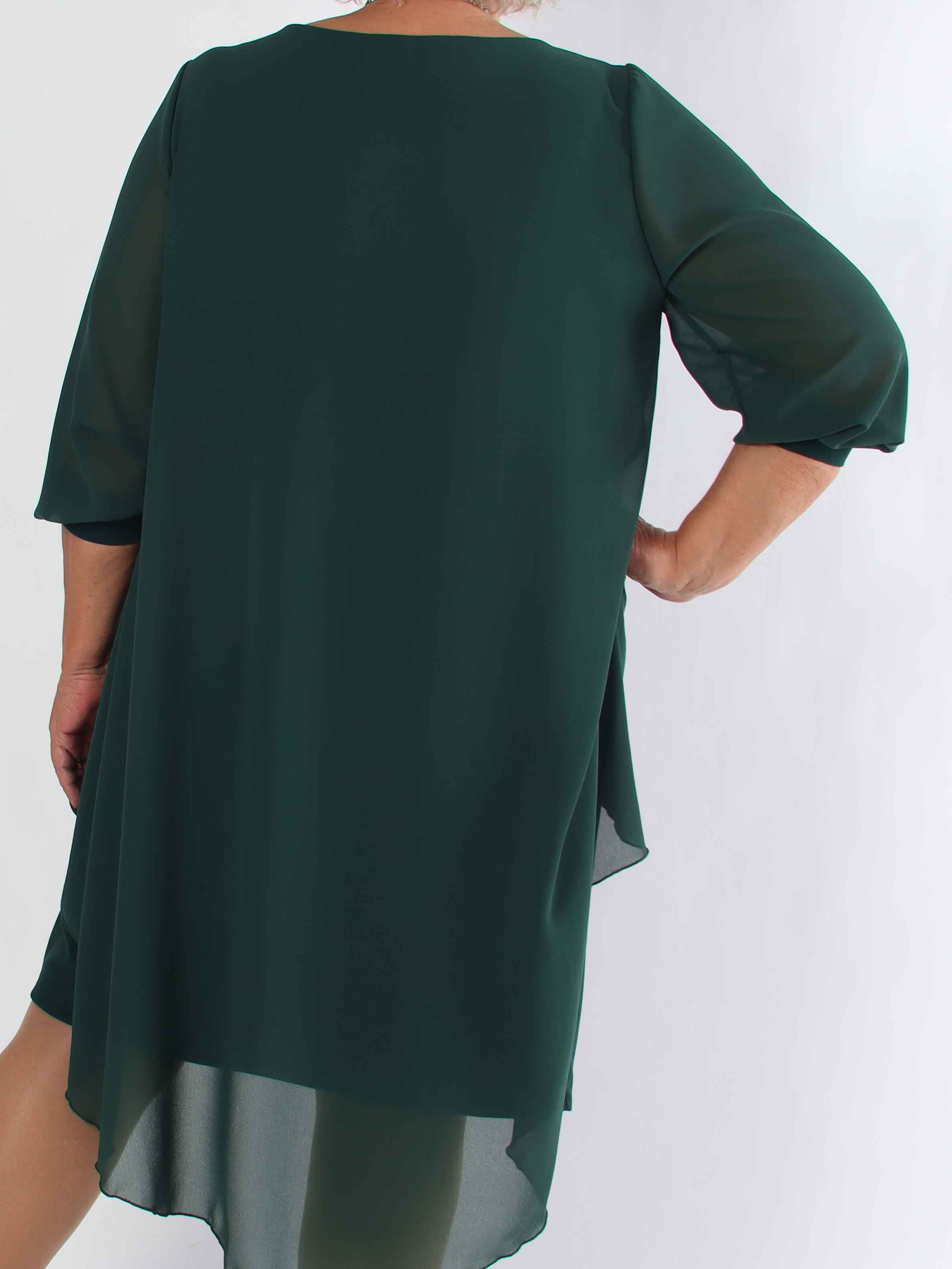 Pianora - Plus size klänning med chiffonlager och semitransparenta ärmar