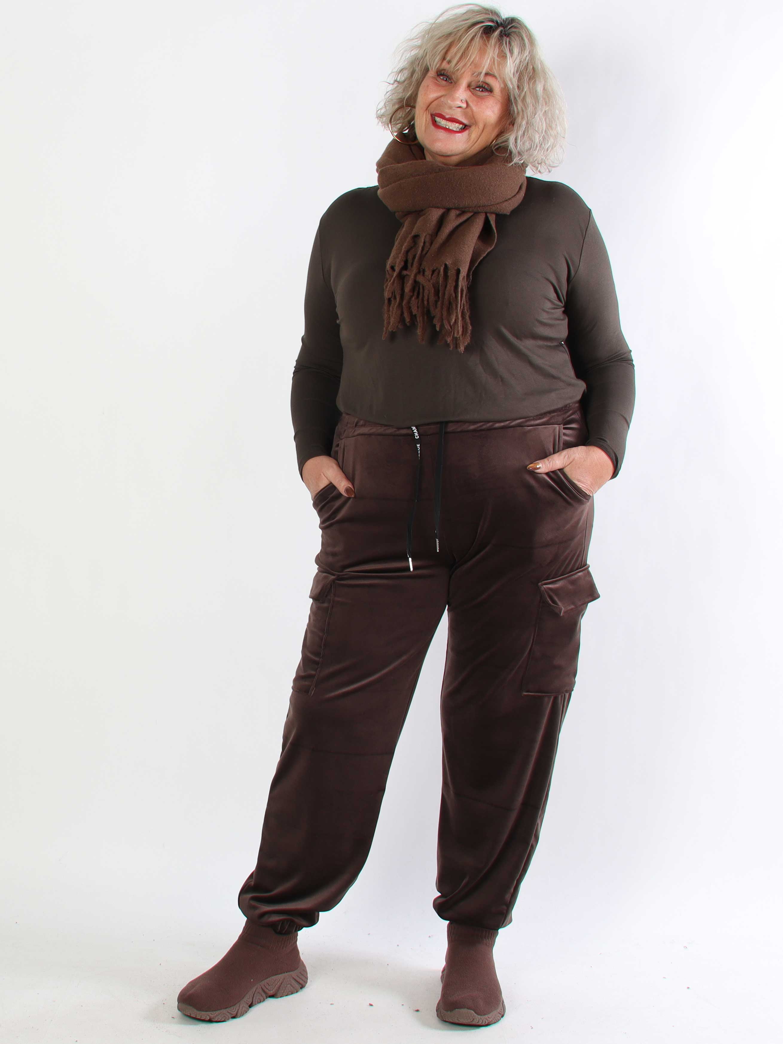 Pippa - Mjuka plussize cargobyxor i velour
