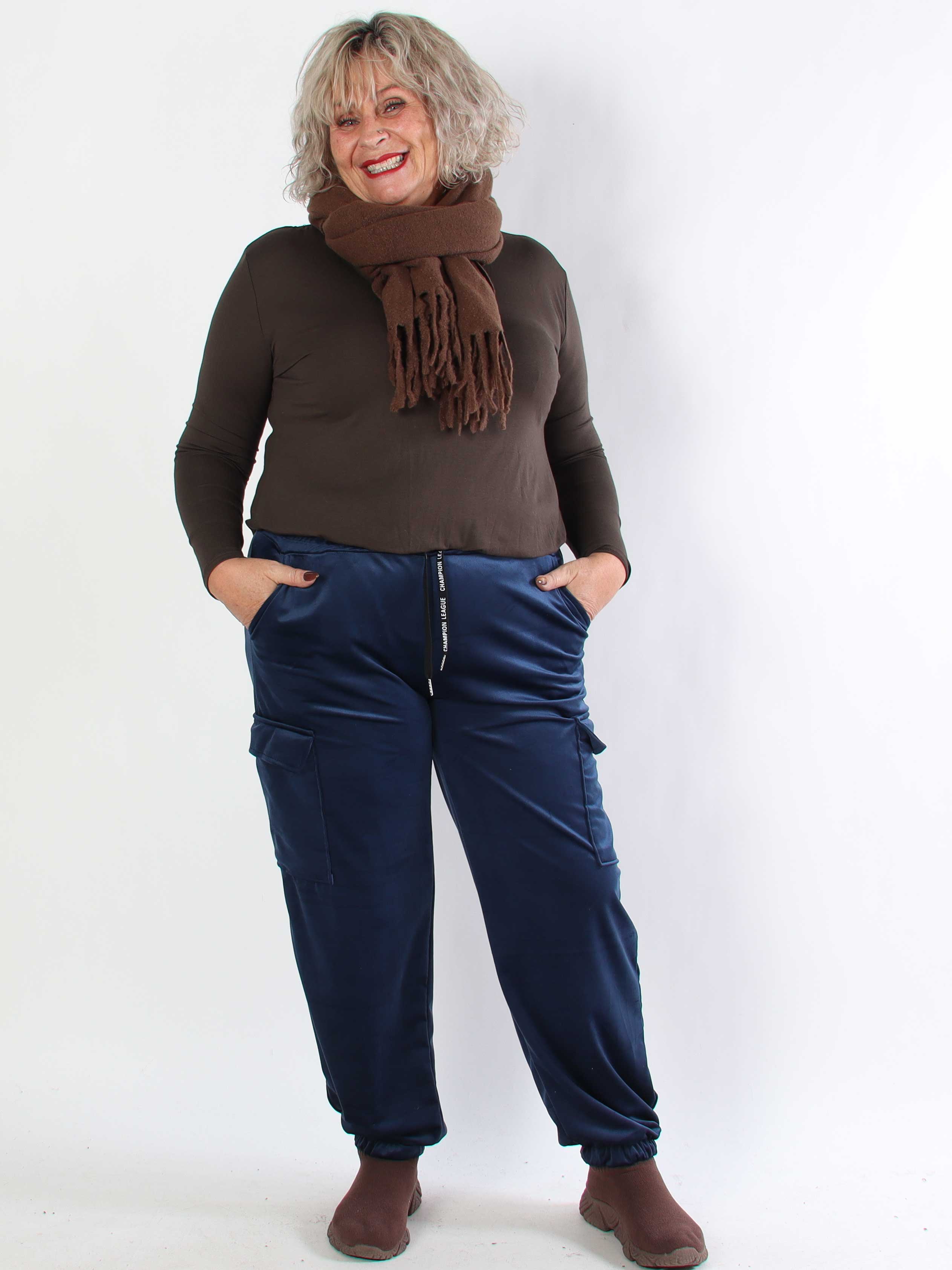 Pippa - Mjuka plussize cargobyxor i velour