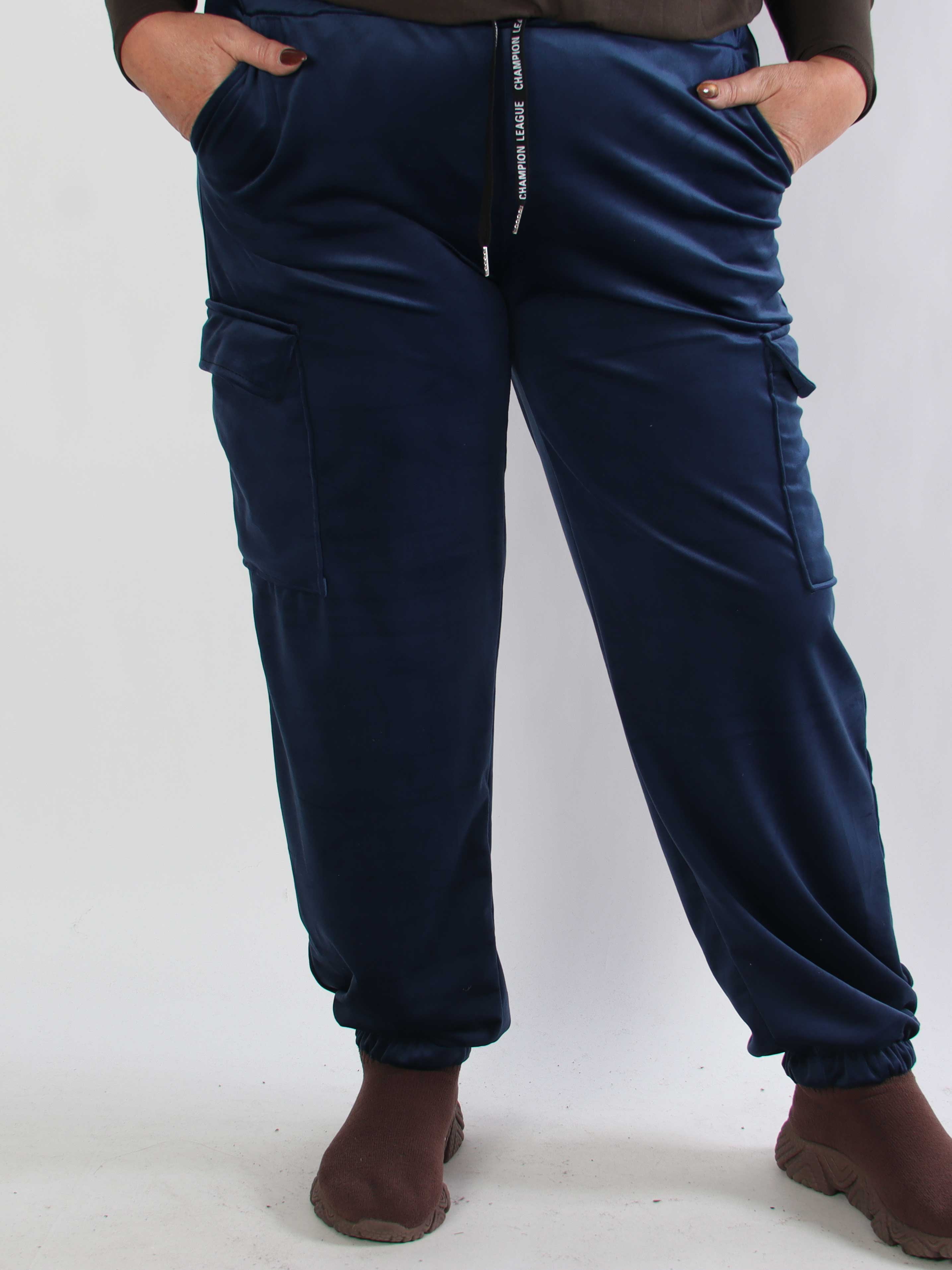 Pippa - Mjuka plussize cargobyxor i velour