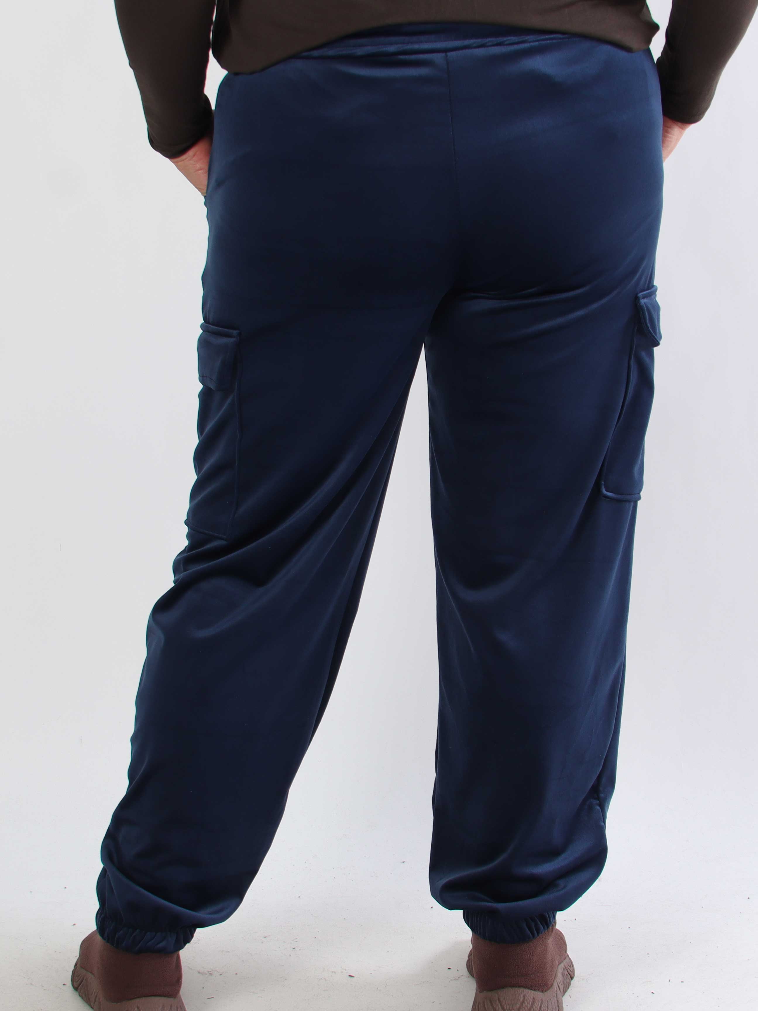 Pippa - Mjuka plussize cargobyxor i velour