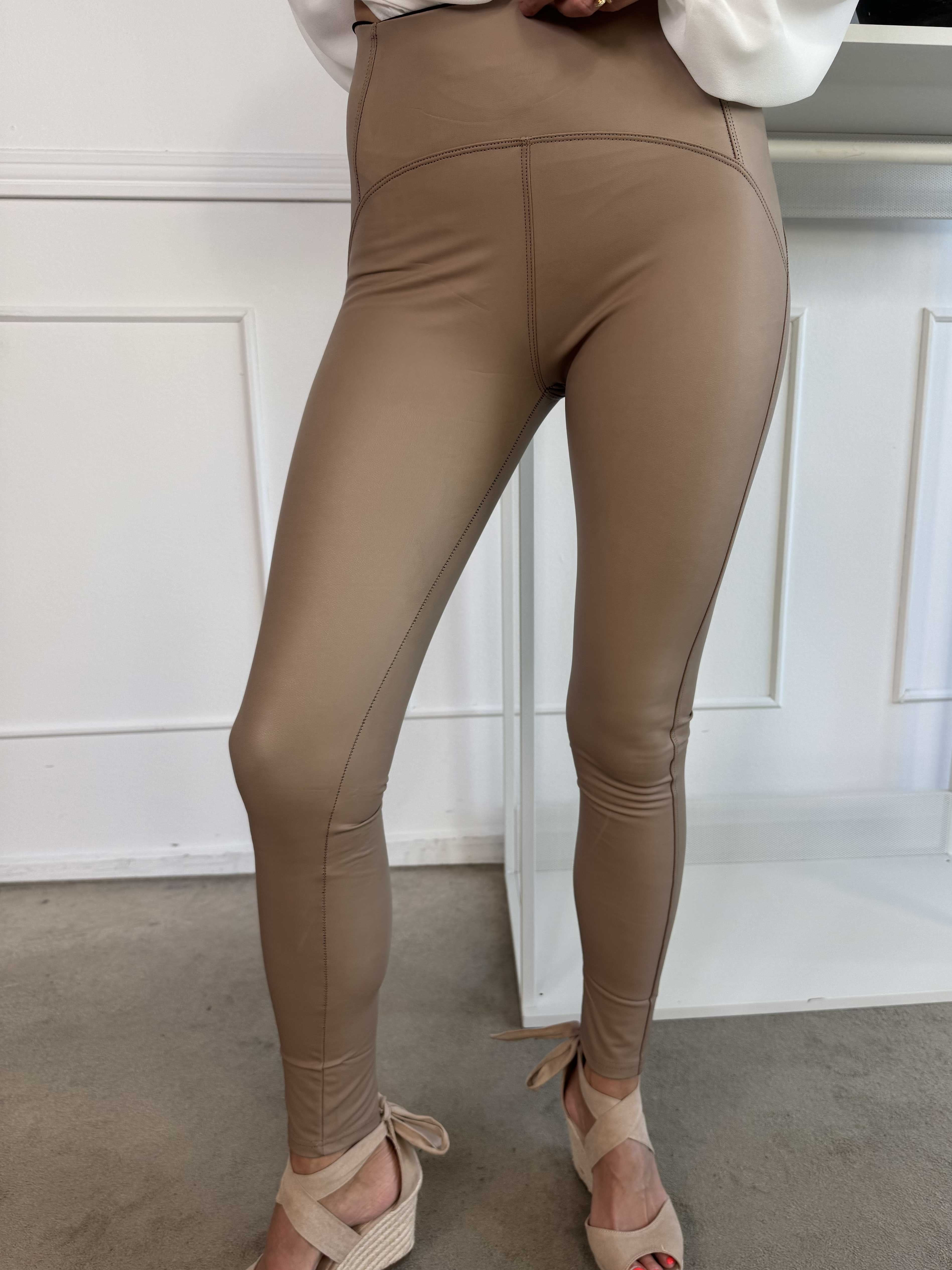 Ramla - Elastiska leggings i läderlook