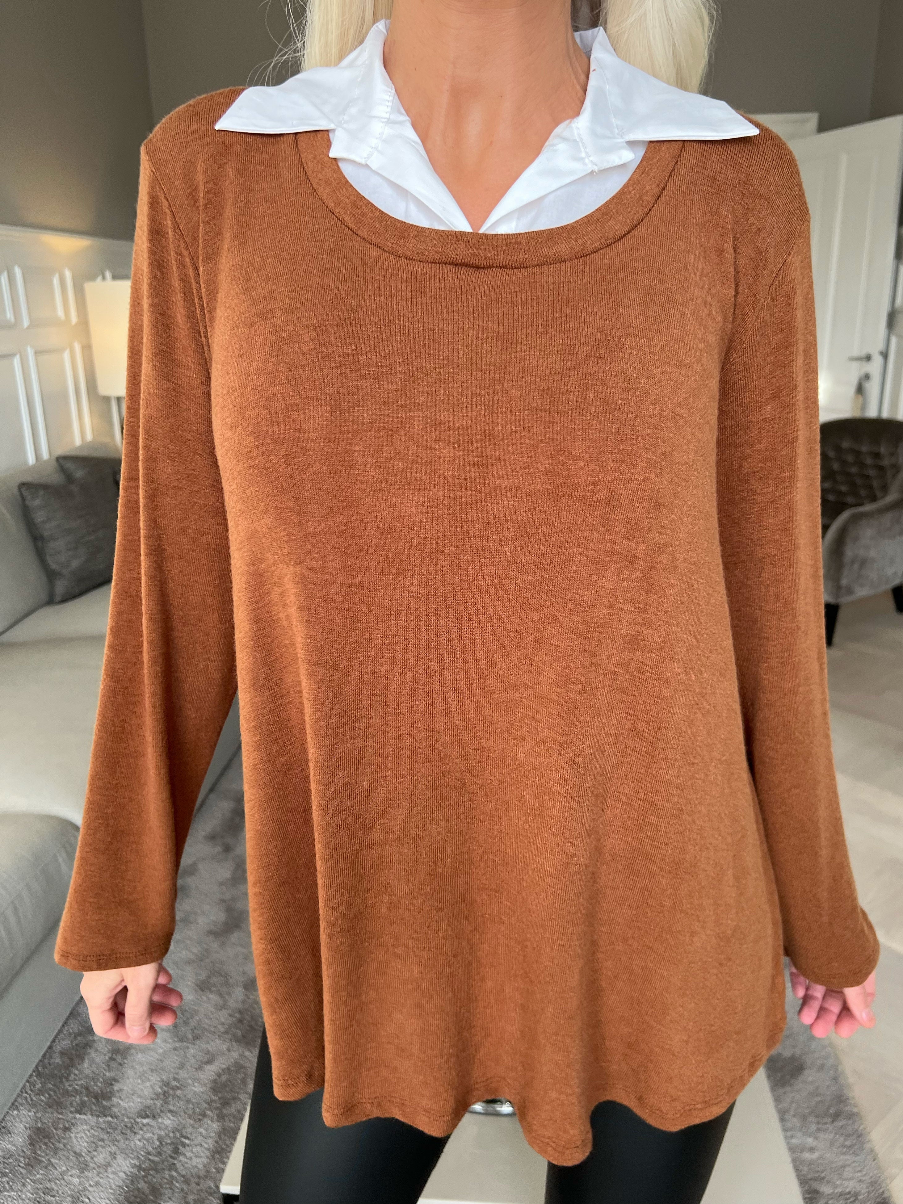Rita - Härlig mjuk blus med vit skjortkrage