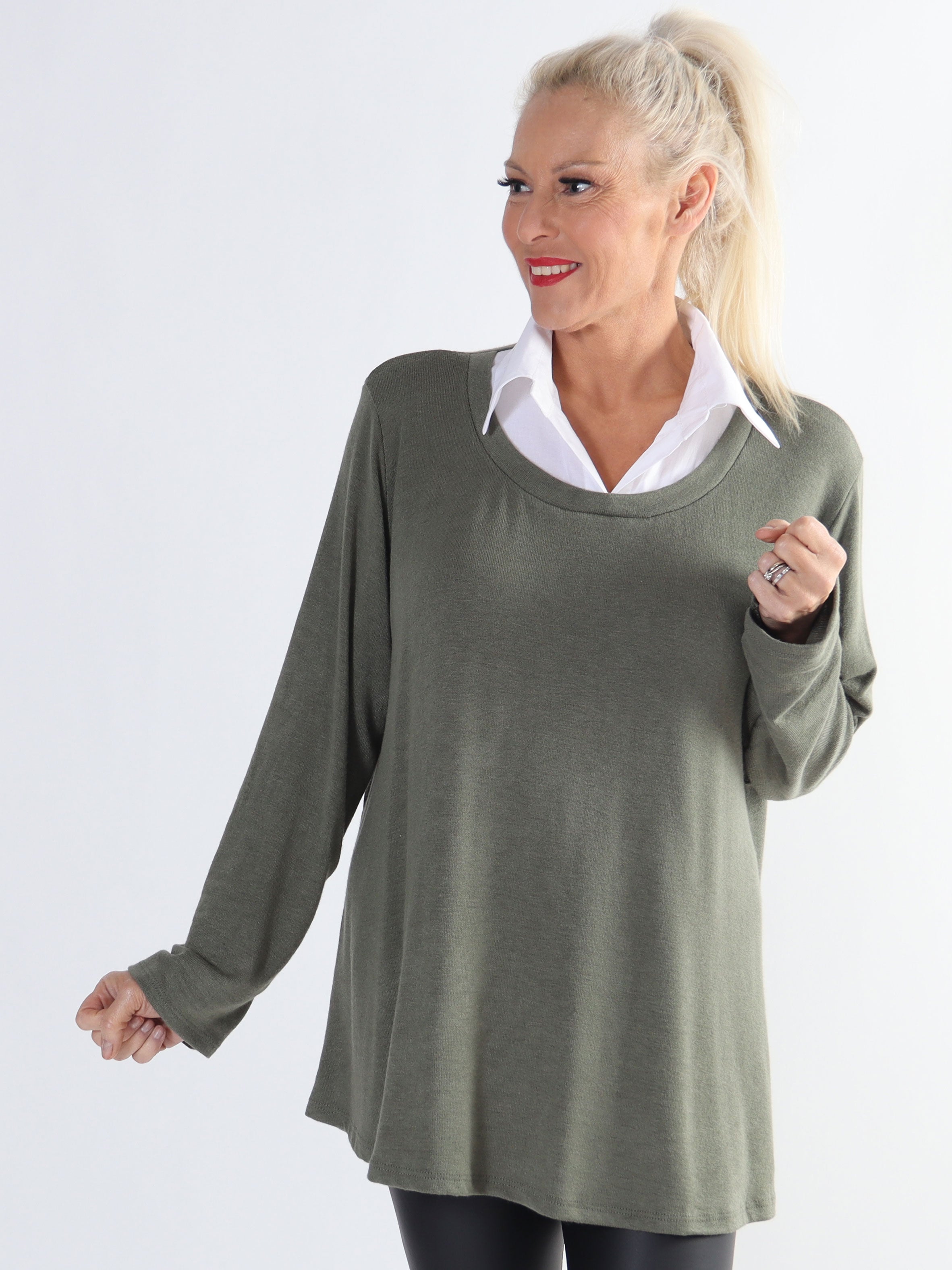 Rita - Härligt mjuk plus size-blus med vit skjortkrage