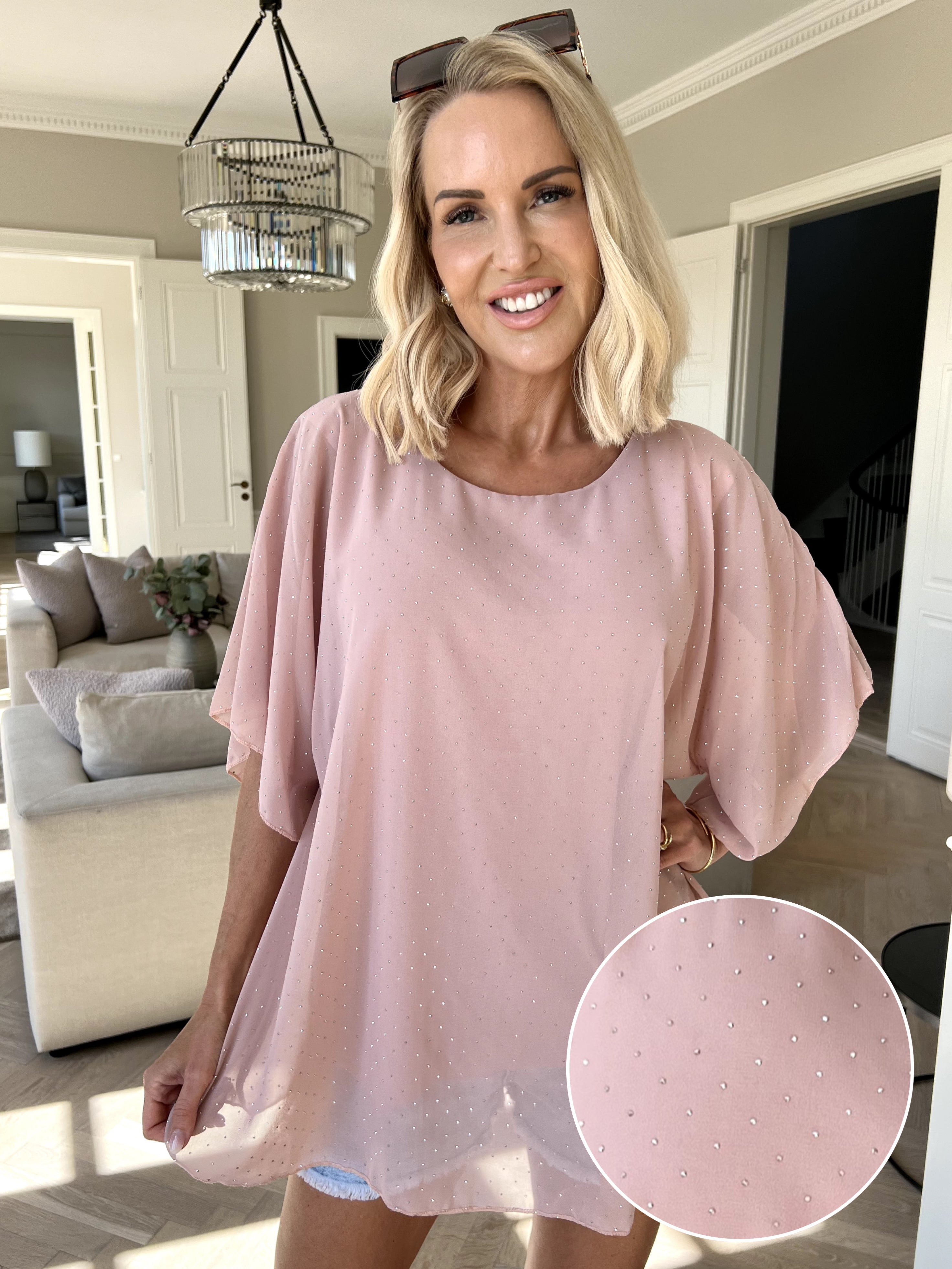 Rosie -Söt viskos blus med chiffonglager och strass