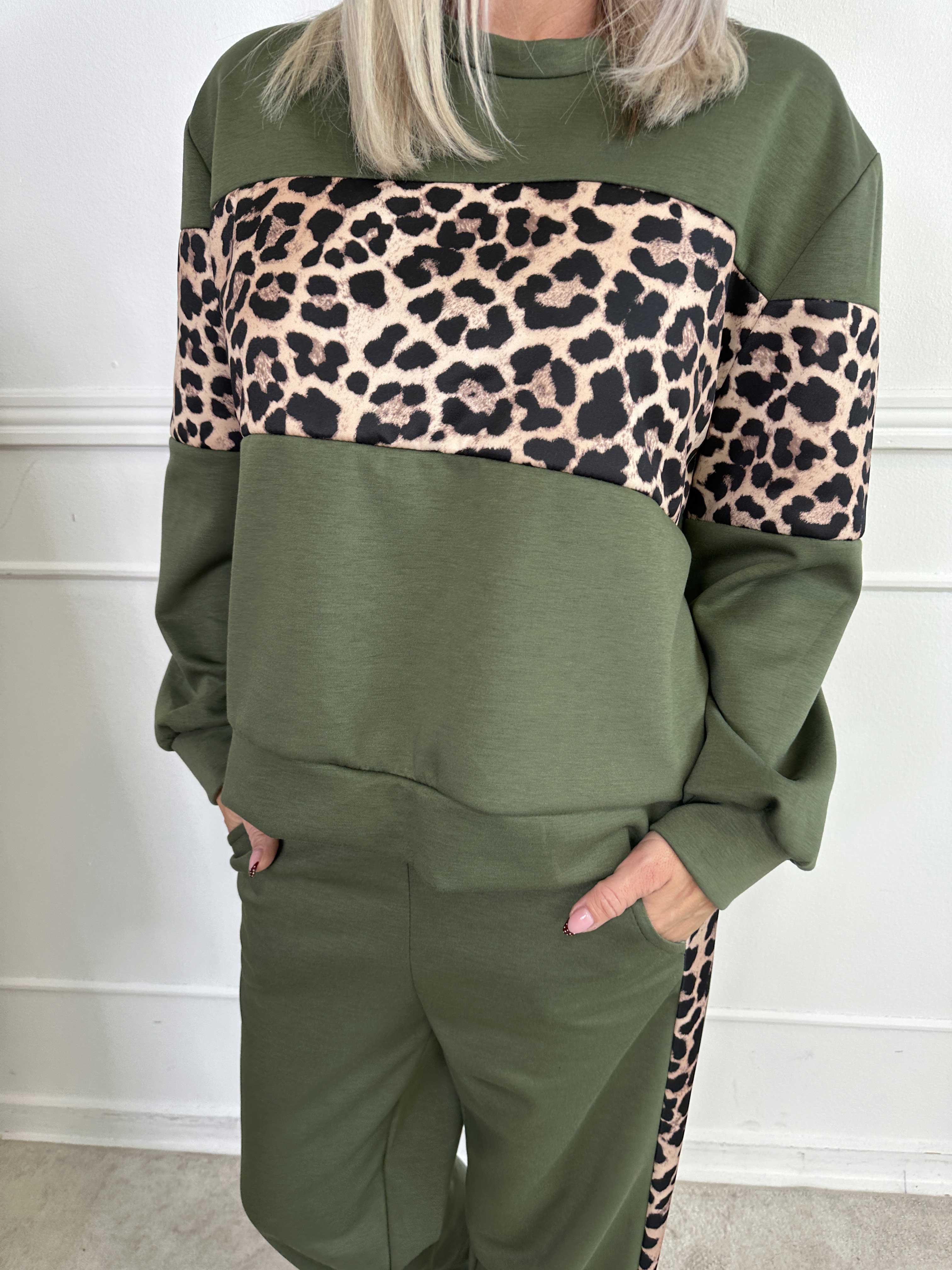 Rosita - Mjukisset med ränder i leopardmönster
