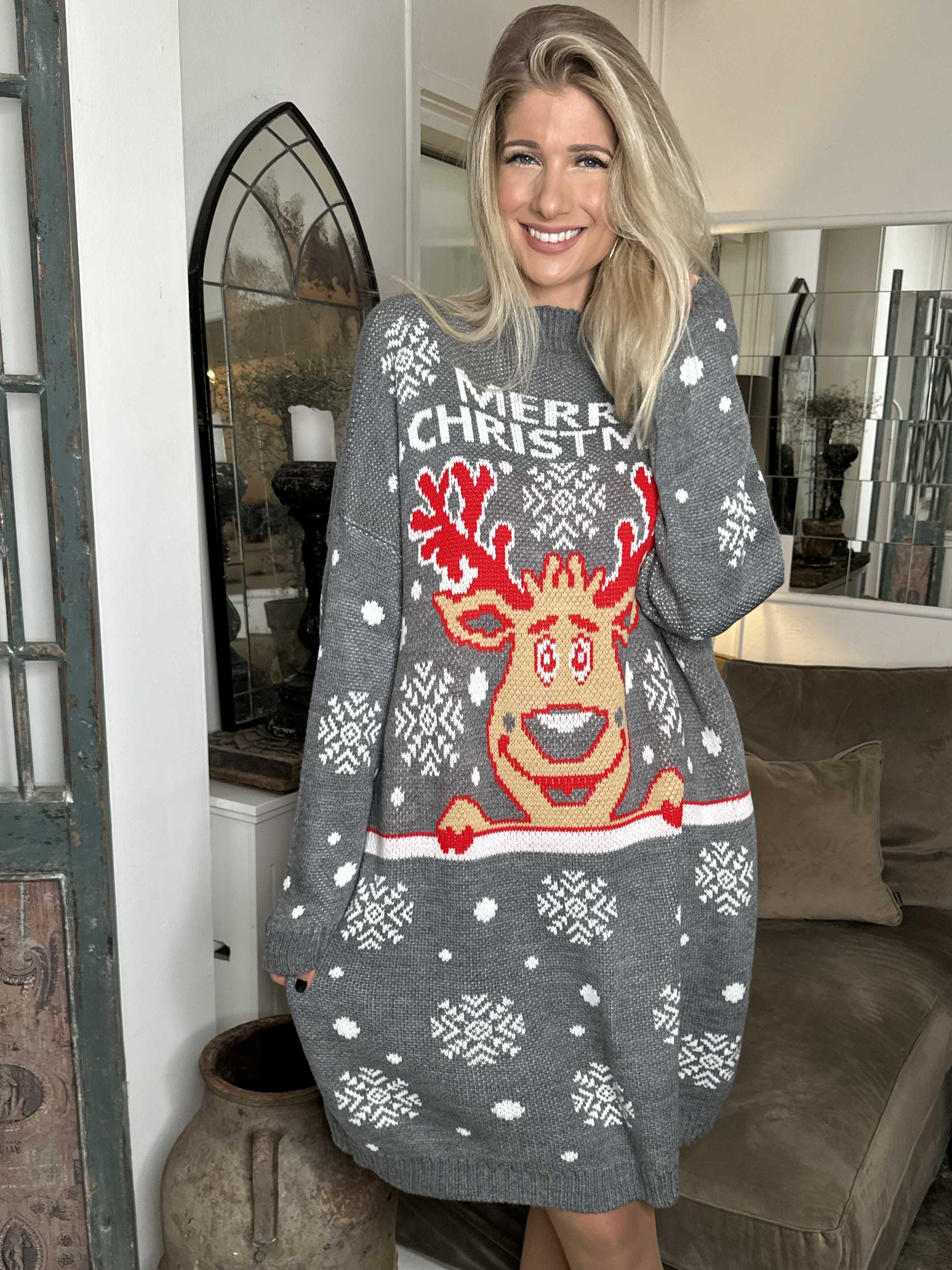 Rudolf - Stickad julklänning med snöflingor och rudolfmotiv