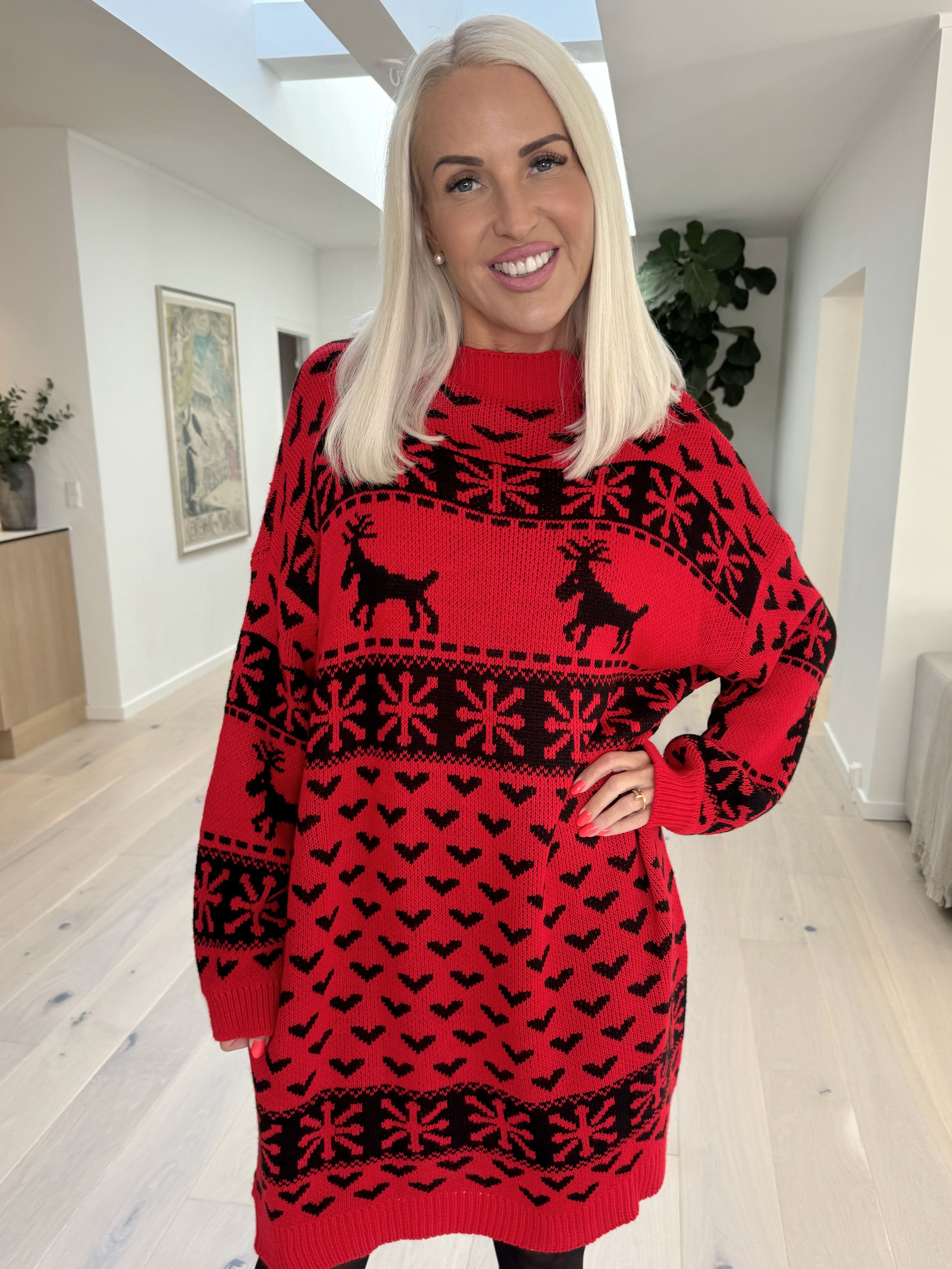 Rudolf - Söt stickad klänning med julmotiv