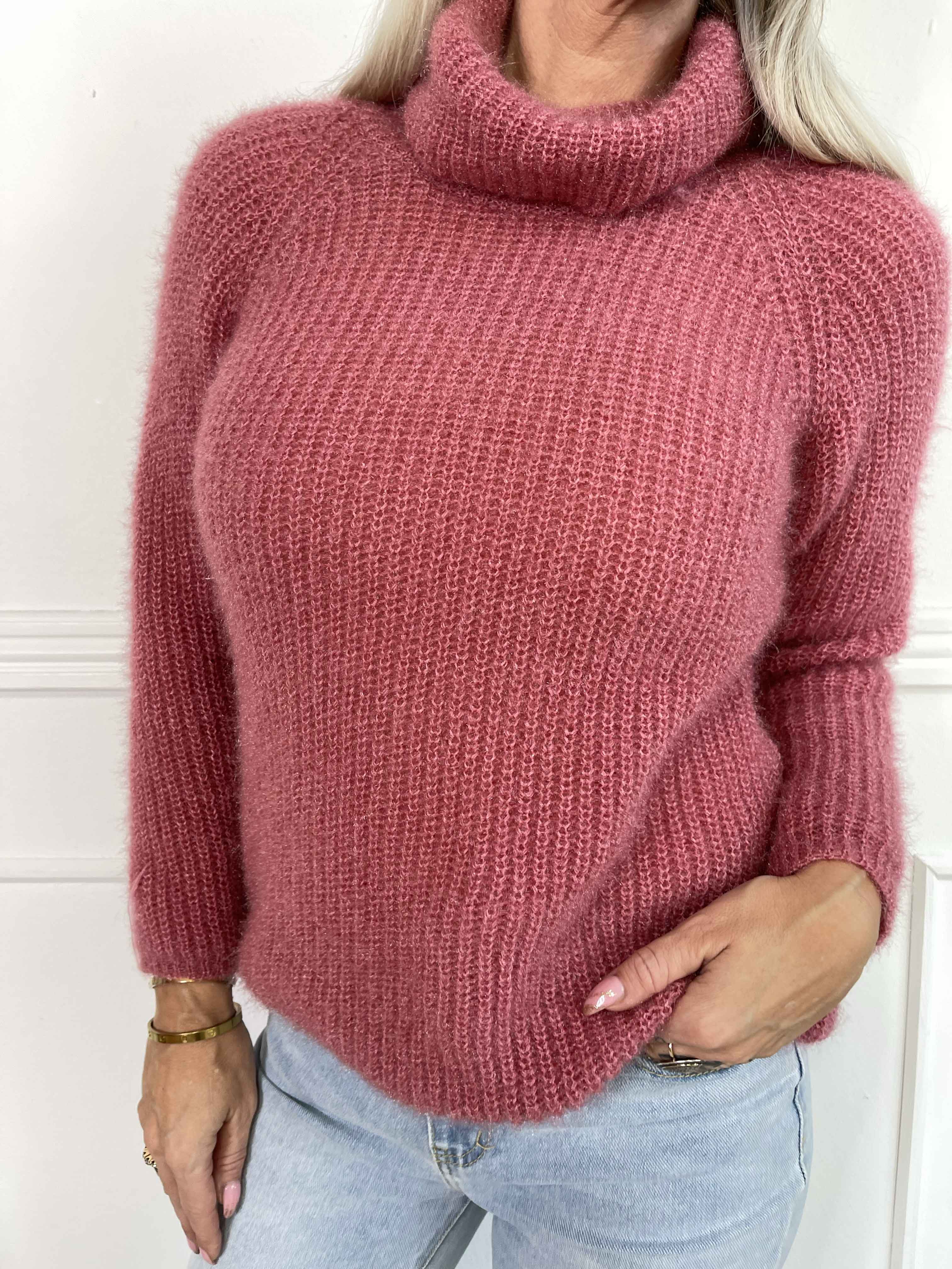 Rylie - Fluffig stickad tröja med polokrage