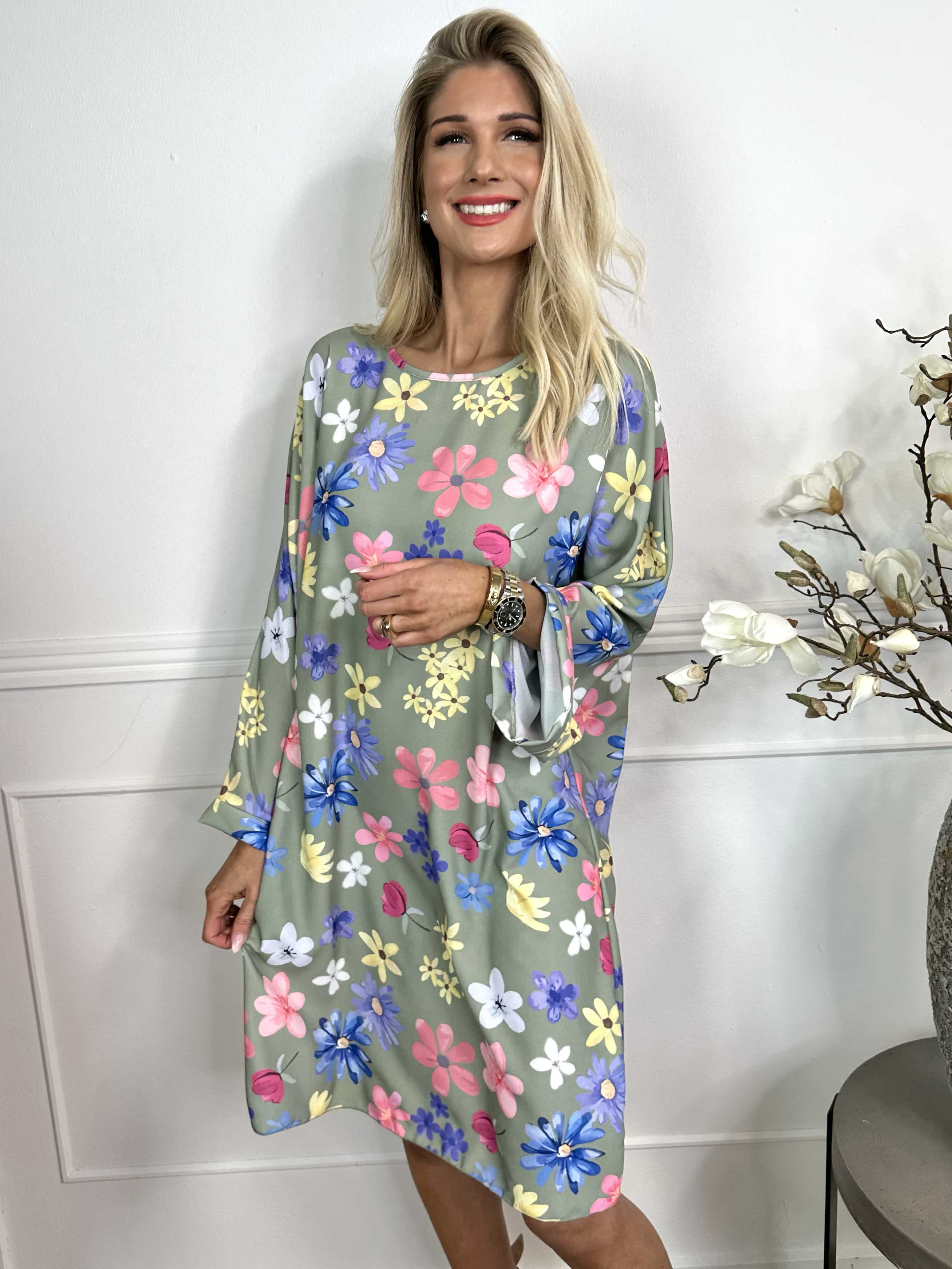Sabina - Löst sittande klänning med blommigt tryck