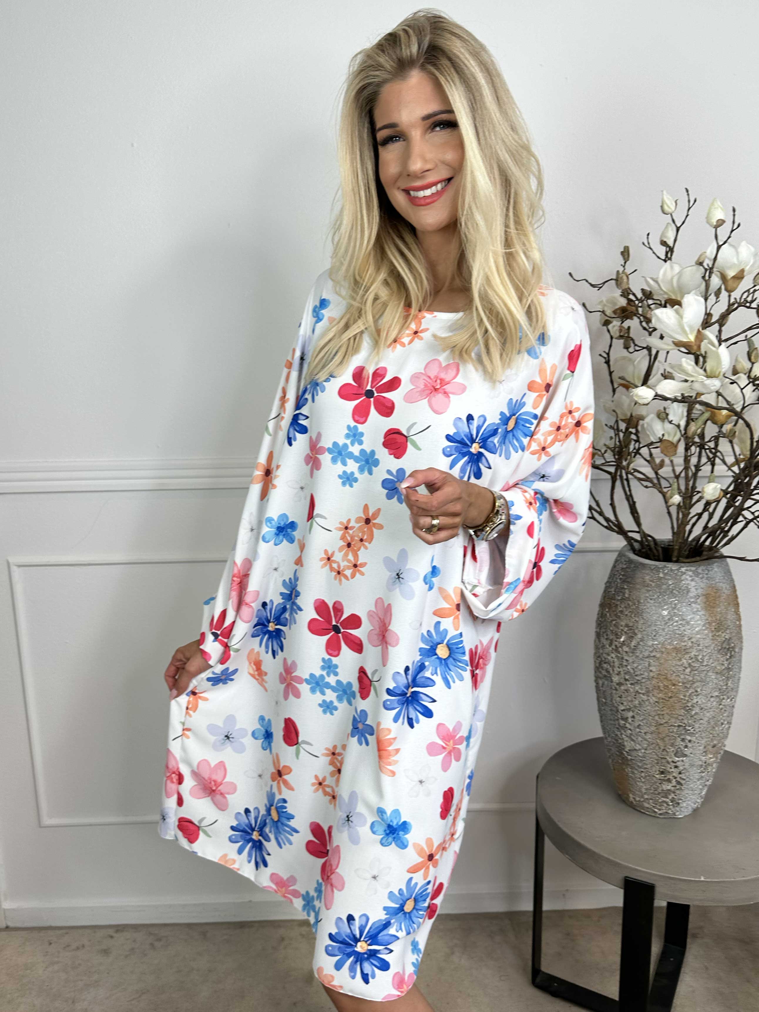 Sabina - Löst sittande klänning med blommigt tryck