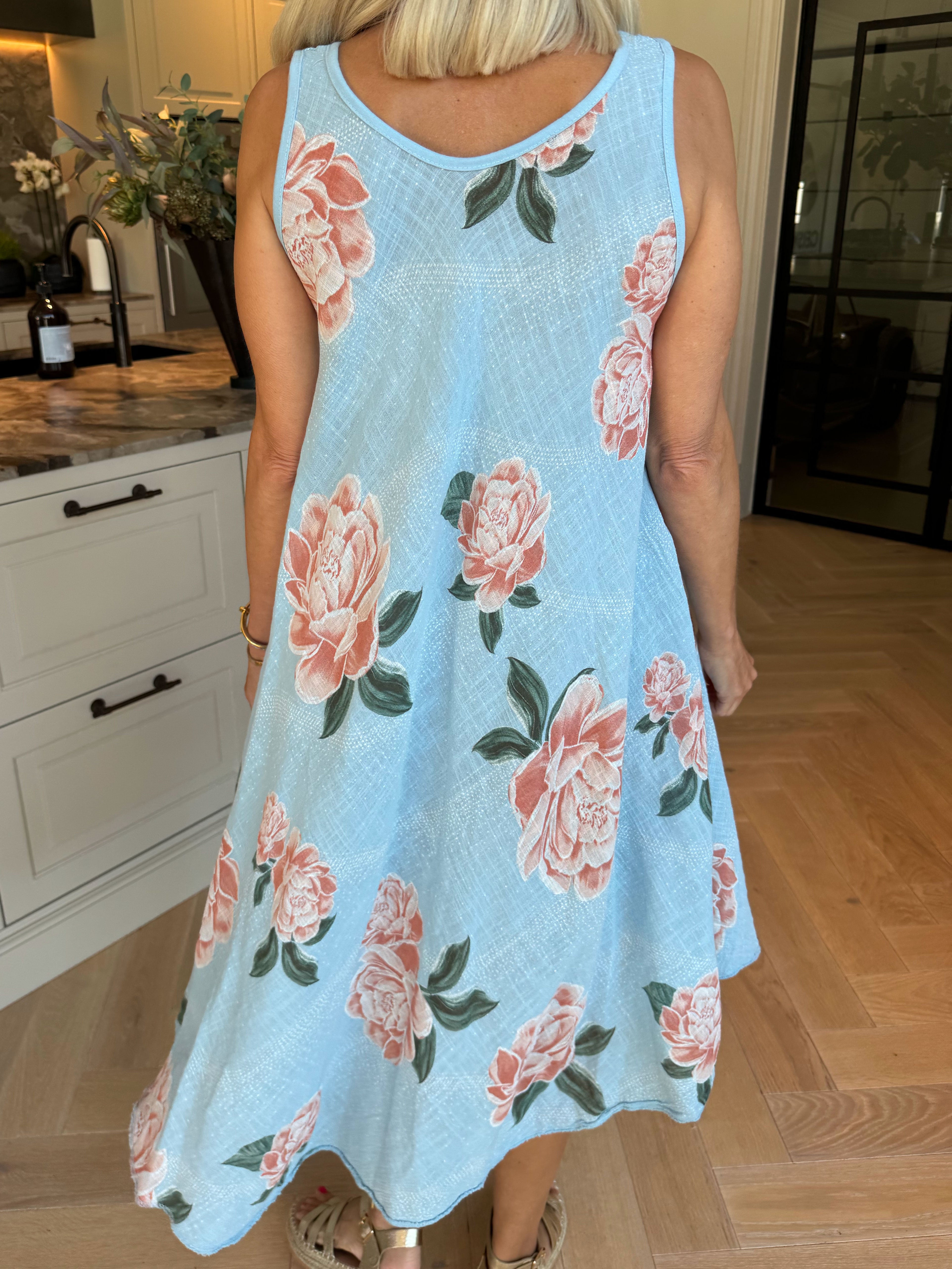 Safina - Sommerkjole i hørlignende bomuld med rosemotiver