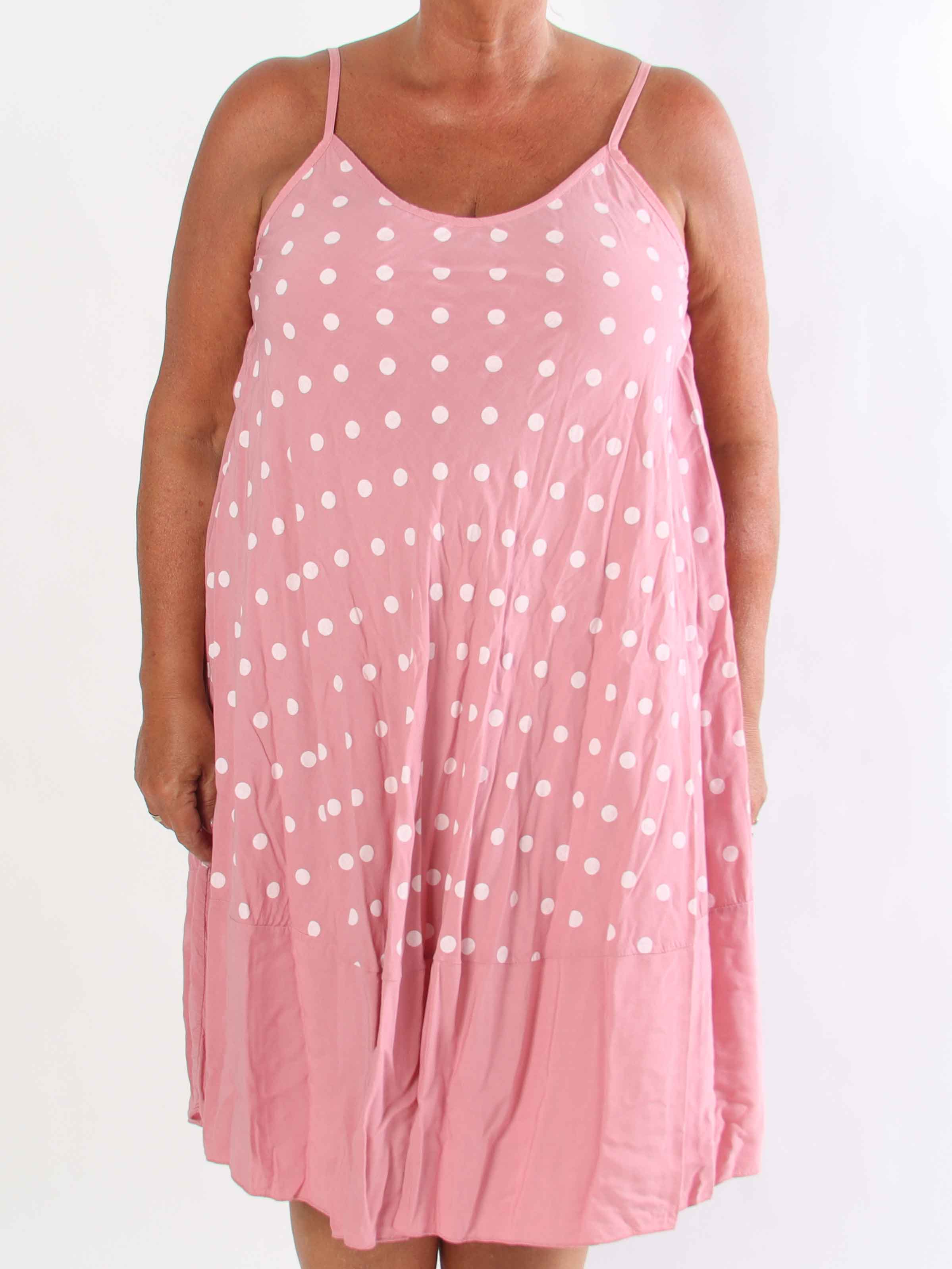 Sahra - Plus size kjole i viskosestof med prikker og tynde stropper