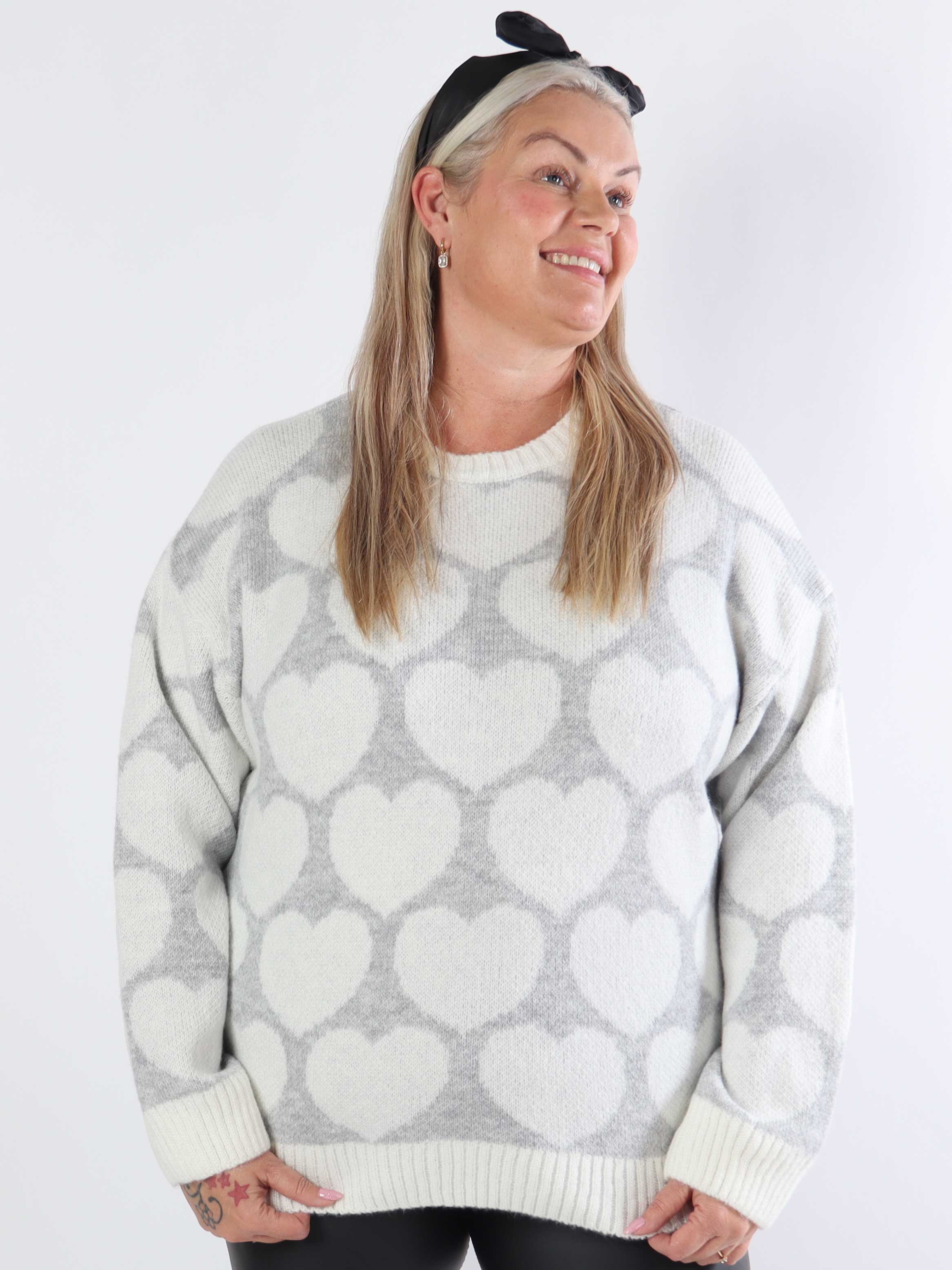 Saidy - Tjock plus size stickad blus med hjärtan