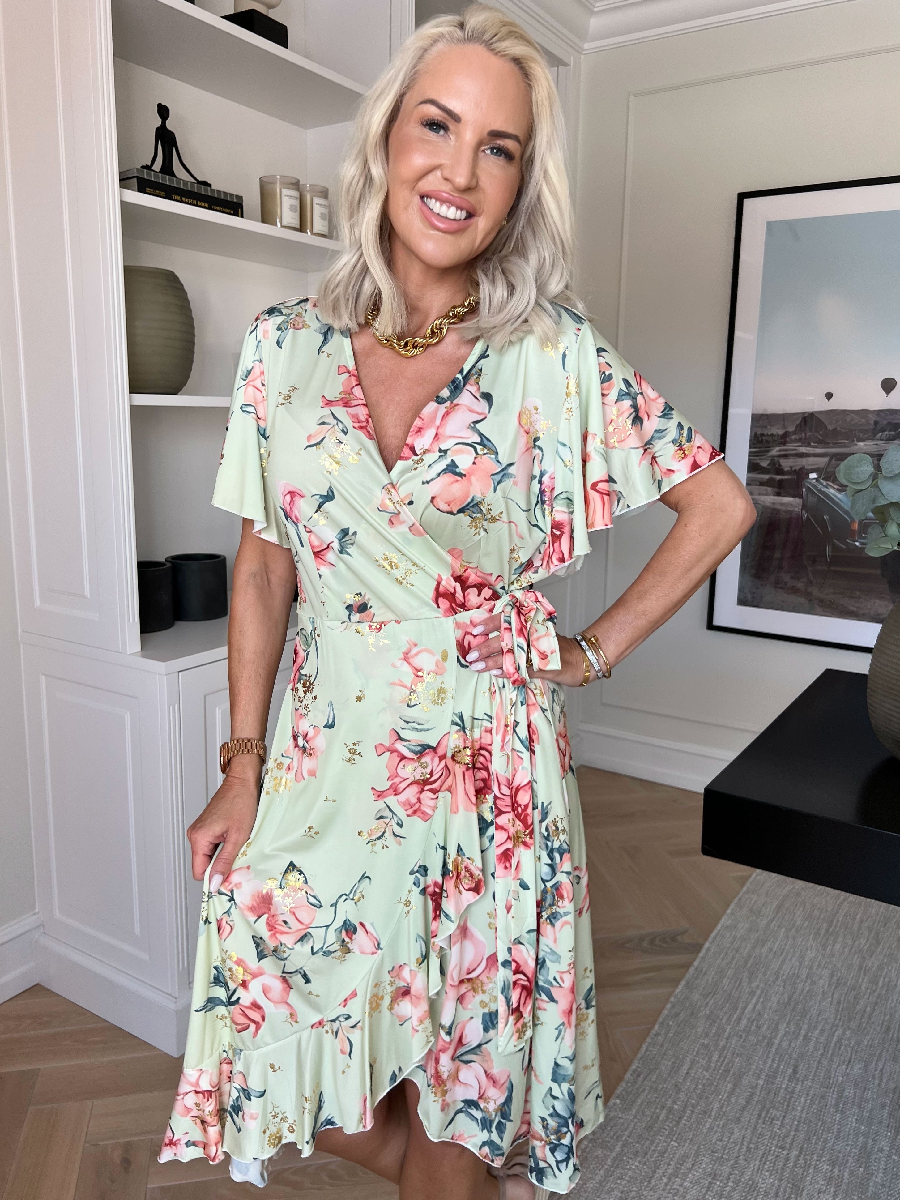 Savina Rose S/S - Blomstret elastisk kjole i slå-om-look
