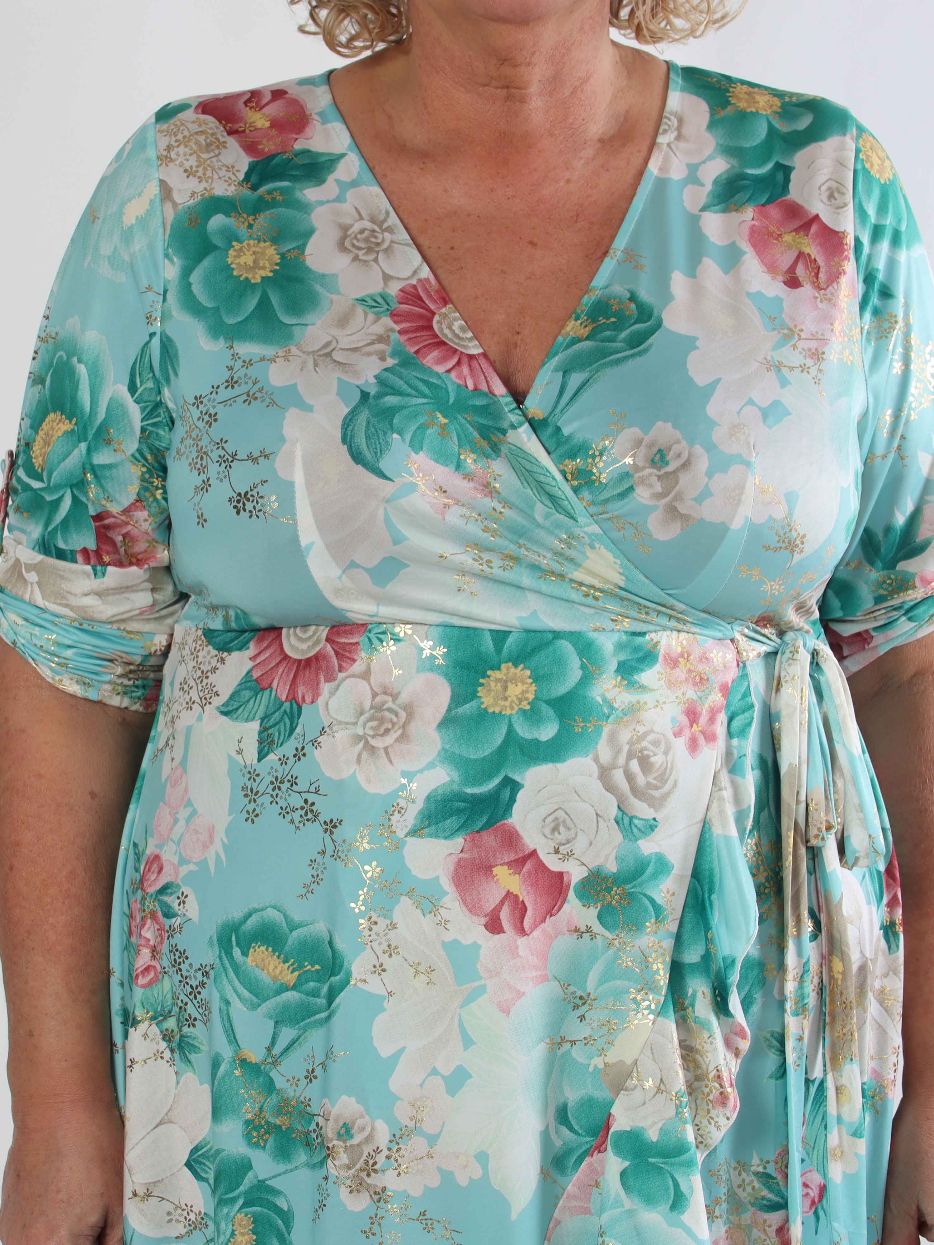 Savina Flower - Blomstret elastisk plus size kjole i slå-om-look