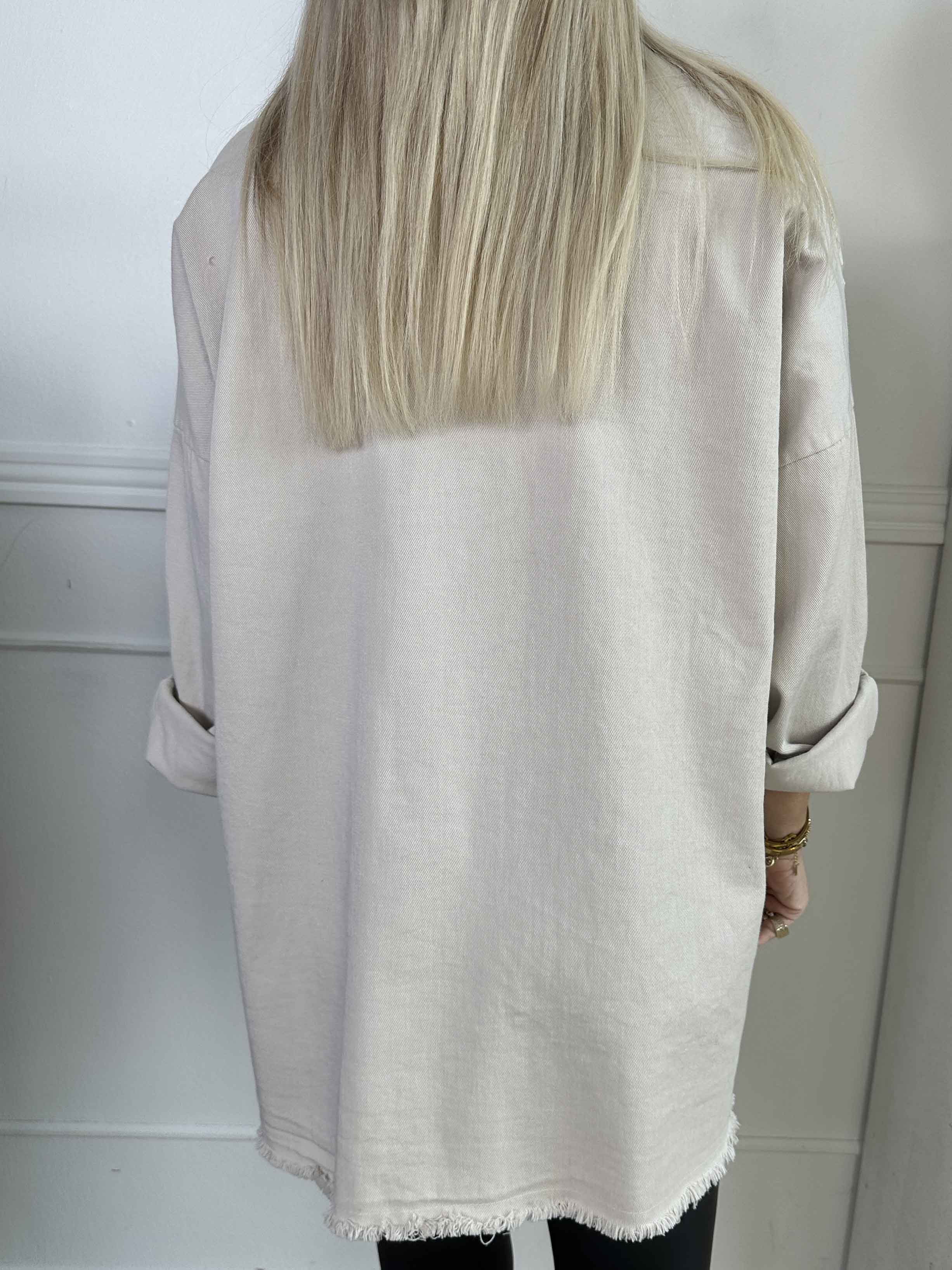 Scarlett - Jeansjacka med axlar av spets