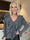 Serina - Feminin strikbluse med fine flæsedetaljer