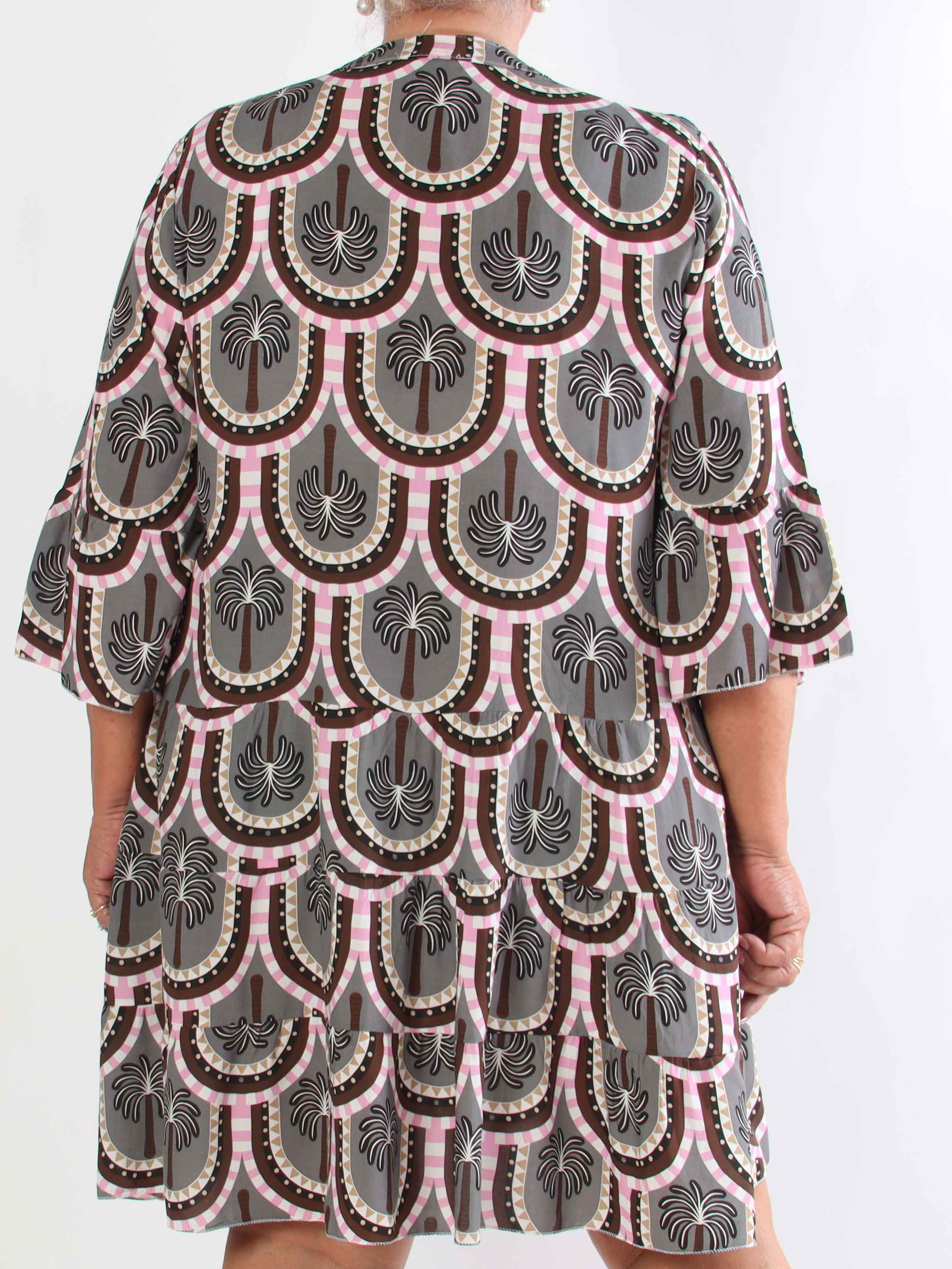 Severina - Plus size tunikakjole i viskose med palmemotiver og flæsekant forneden