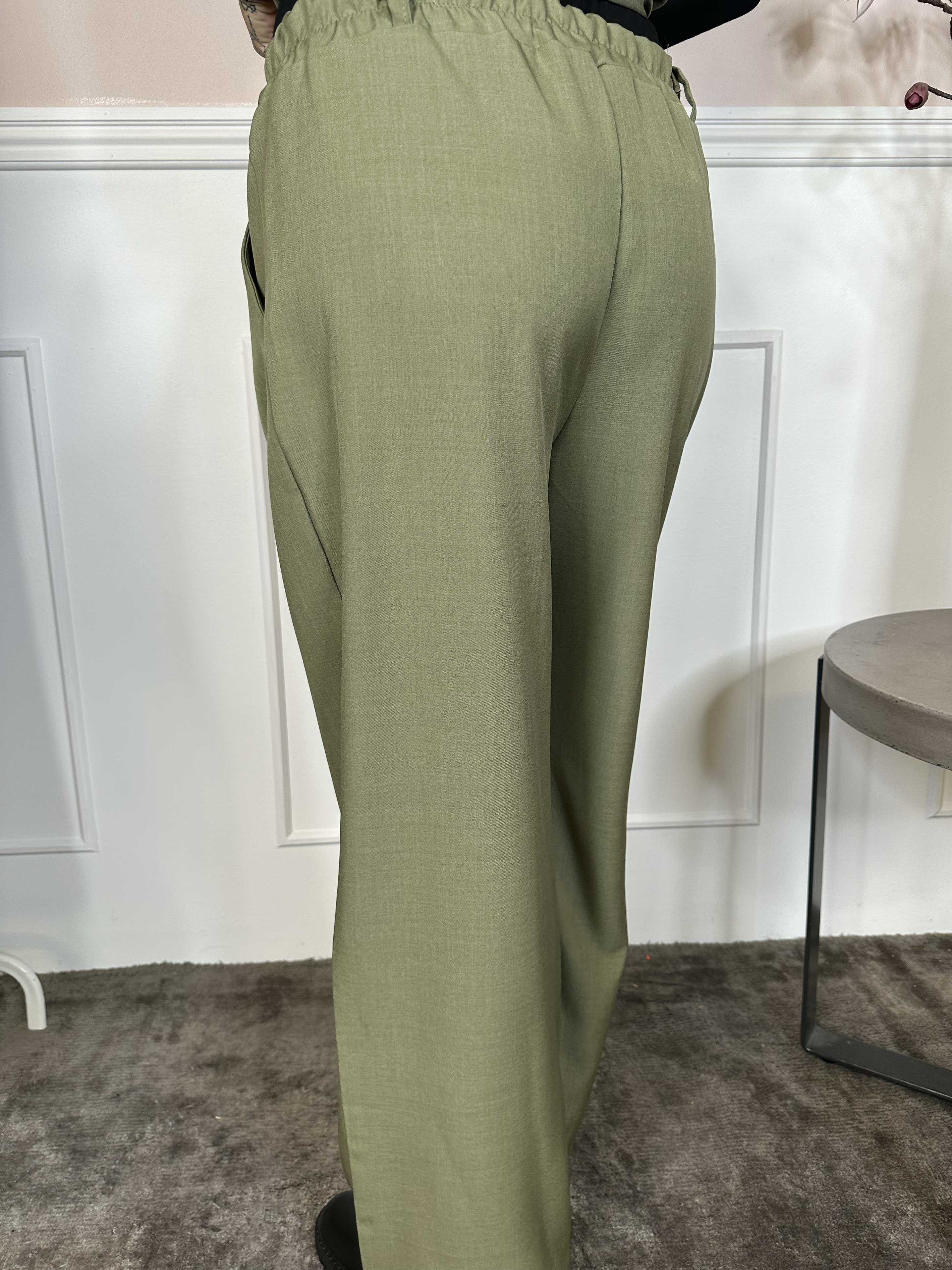 Shadia Pants - Enfärgade kostymbyxor med resår i ryggen