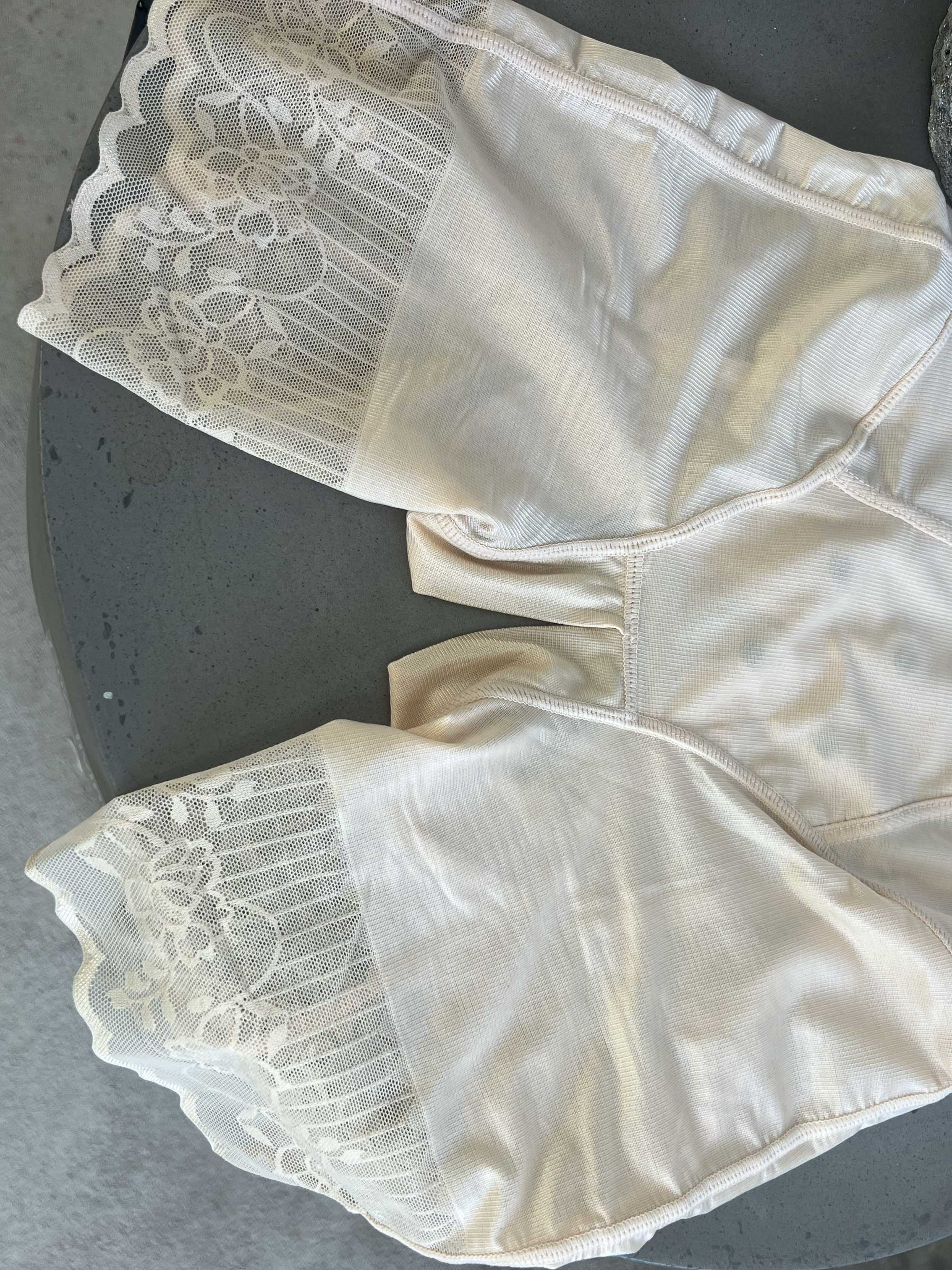 Shaping Lace Suit - Söt body med spets