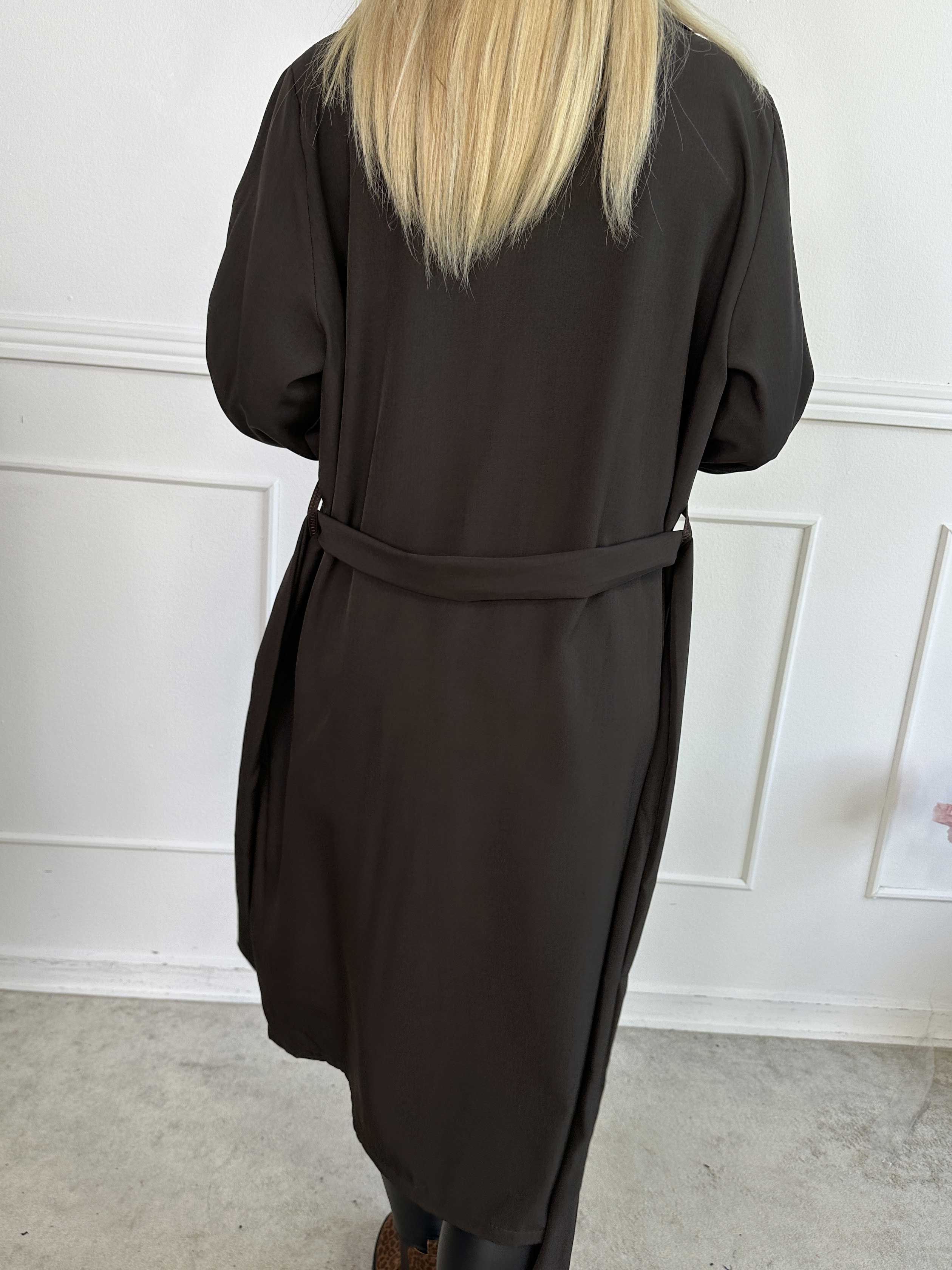 Sharpay - Lätt trenchcoat med knytskärp