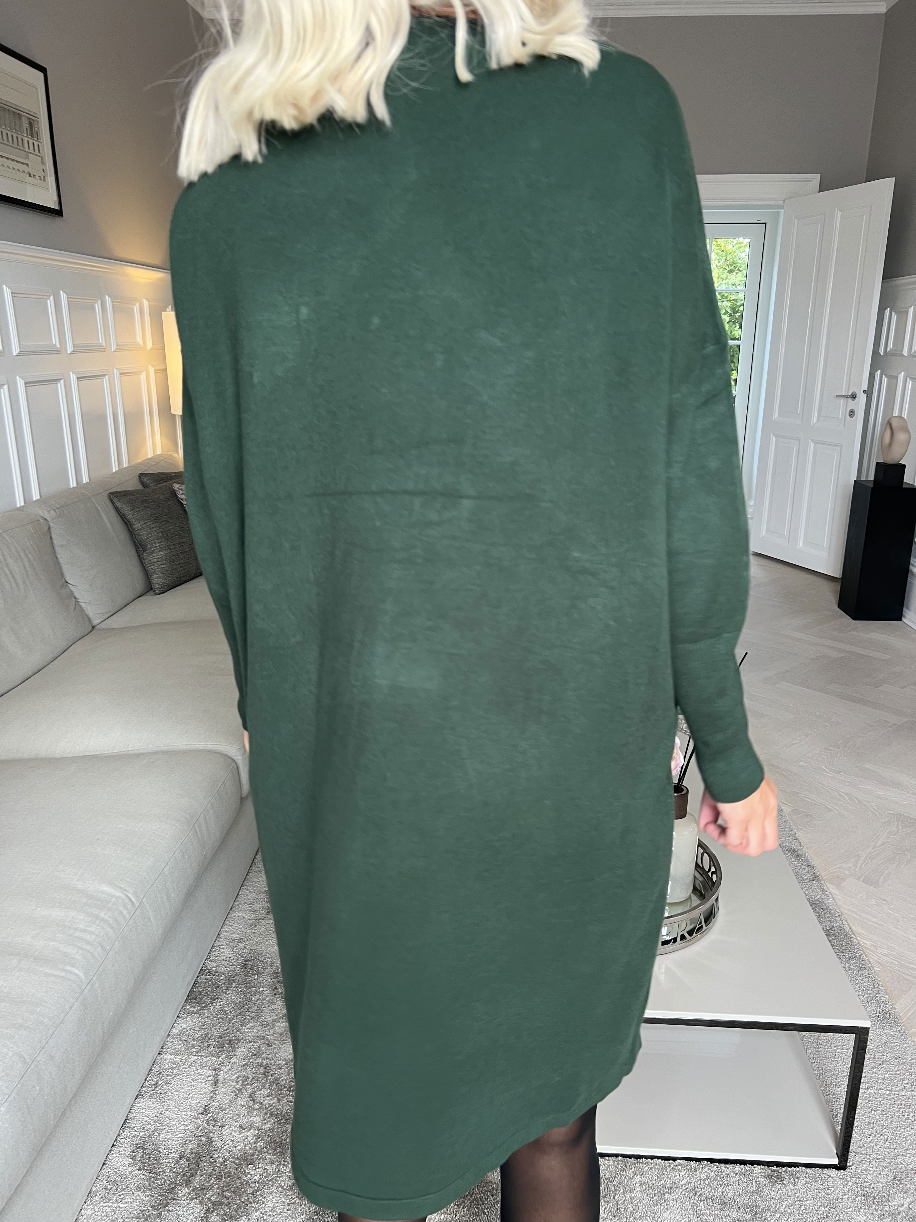 Stefania - Bekväm stickad klänning utsmyckad med pärlor