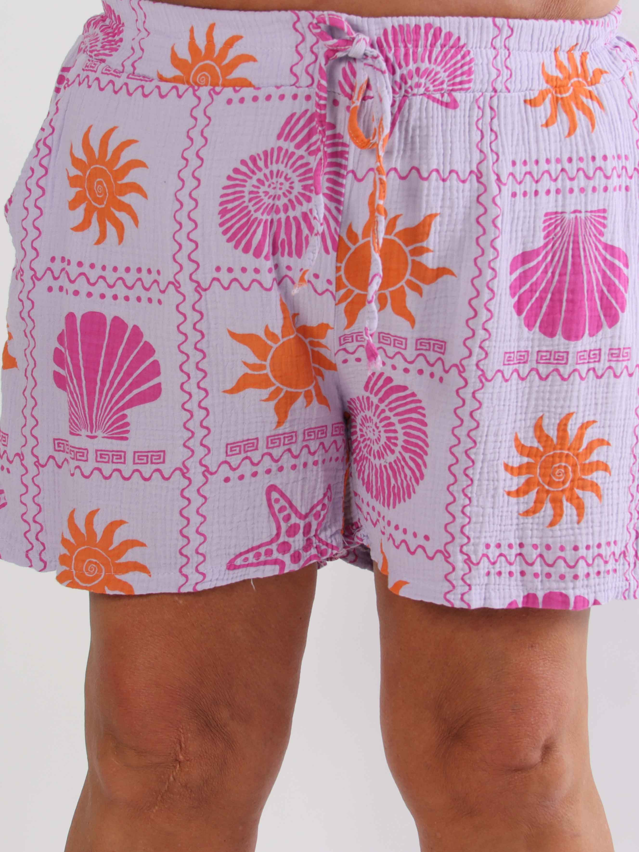 Stevie Summer - Plus size shorts i bomulds musselin-stof med sommermotiver