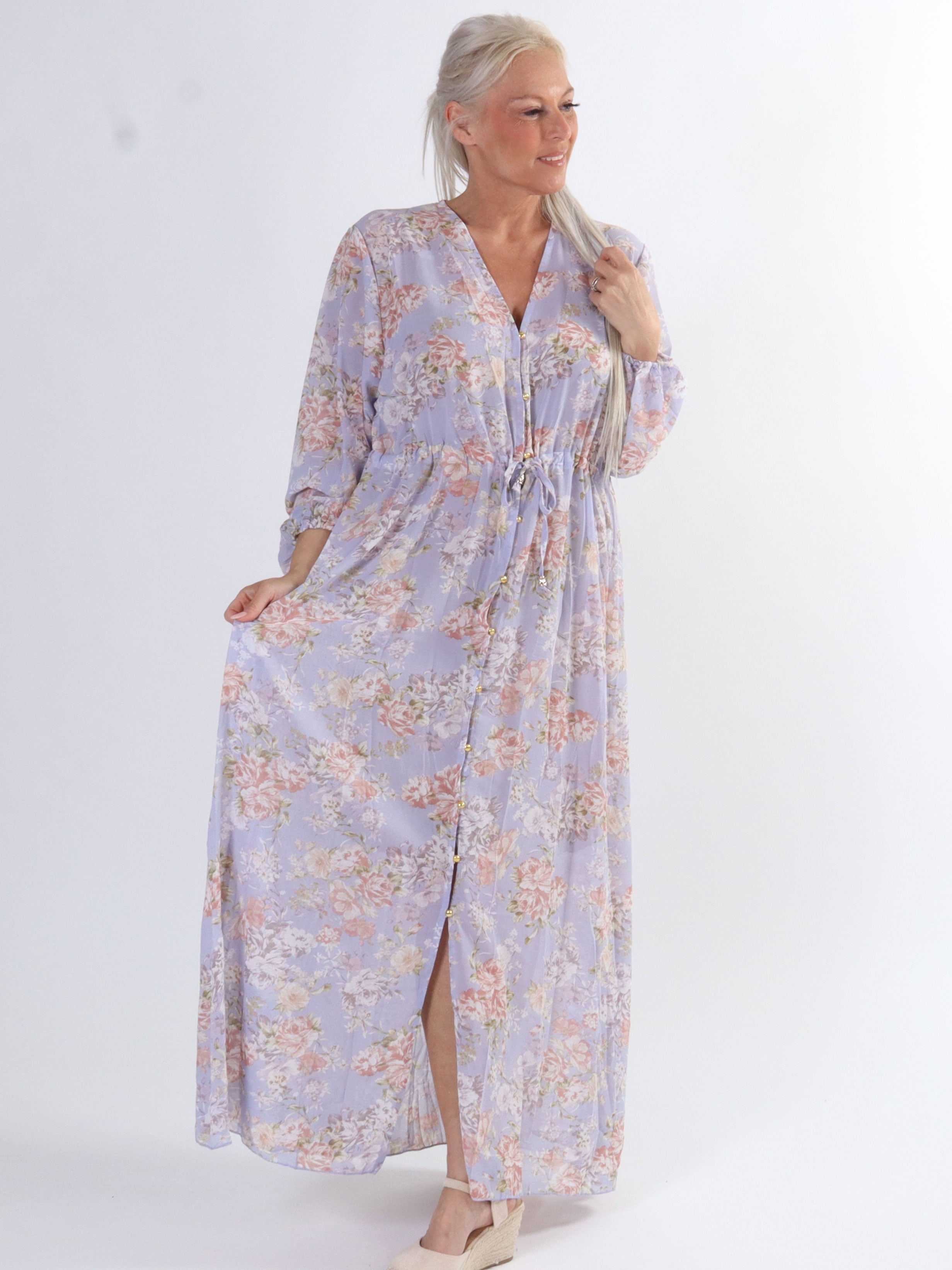Stine - Söt lång kimono i plus size med blommigt mönster