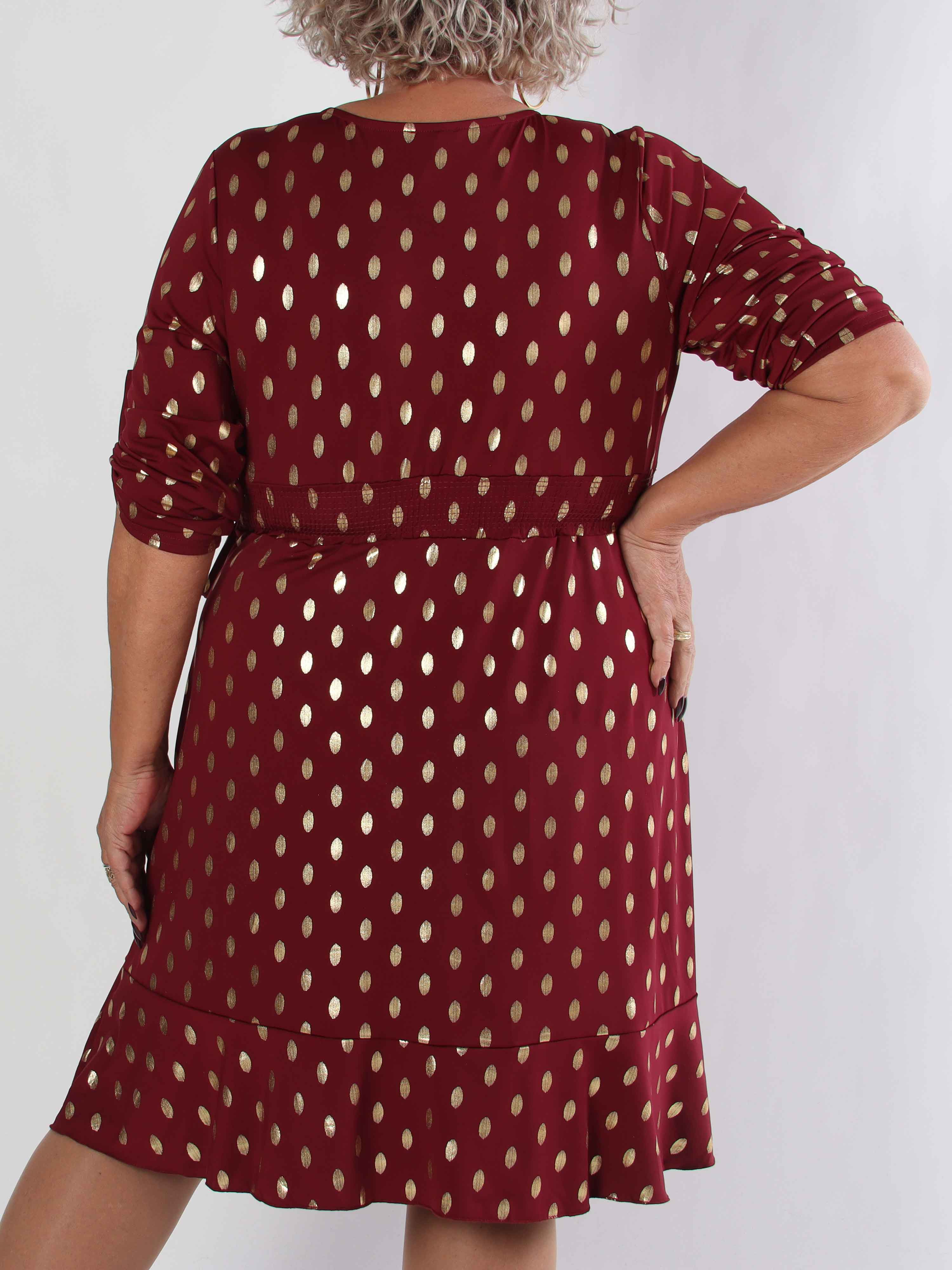 Savina Gold - Elastisk plus size klänning i omlott-look med guldprickar