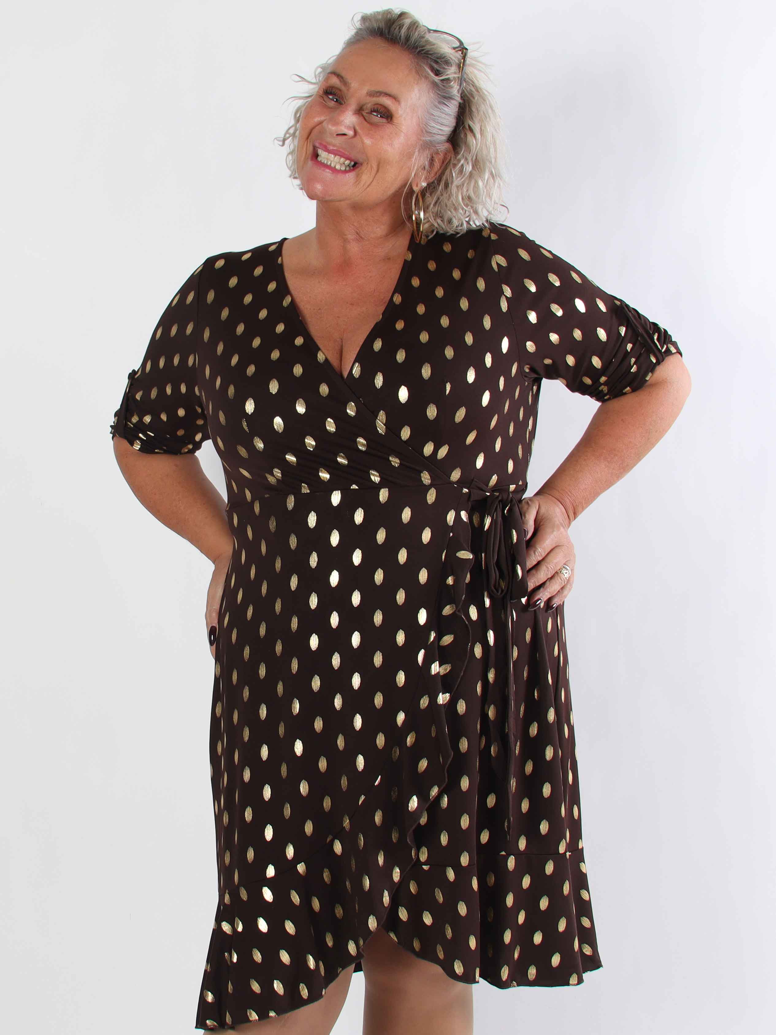 Savina Gold - Elastisk plus size klänning i omlott-look med guldprickar