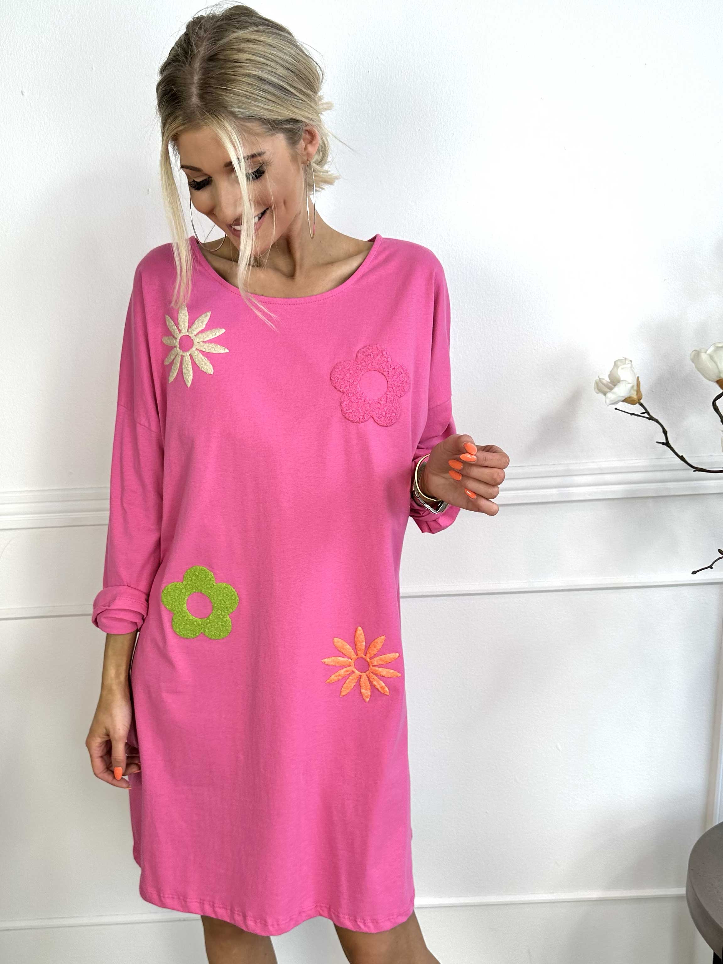 Susanna - Joggingklänning i bomull med färgade blommotiv