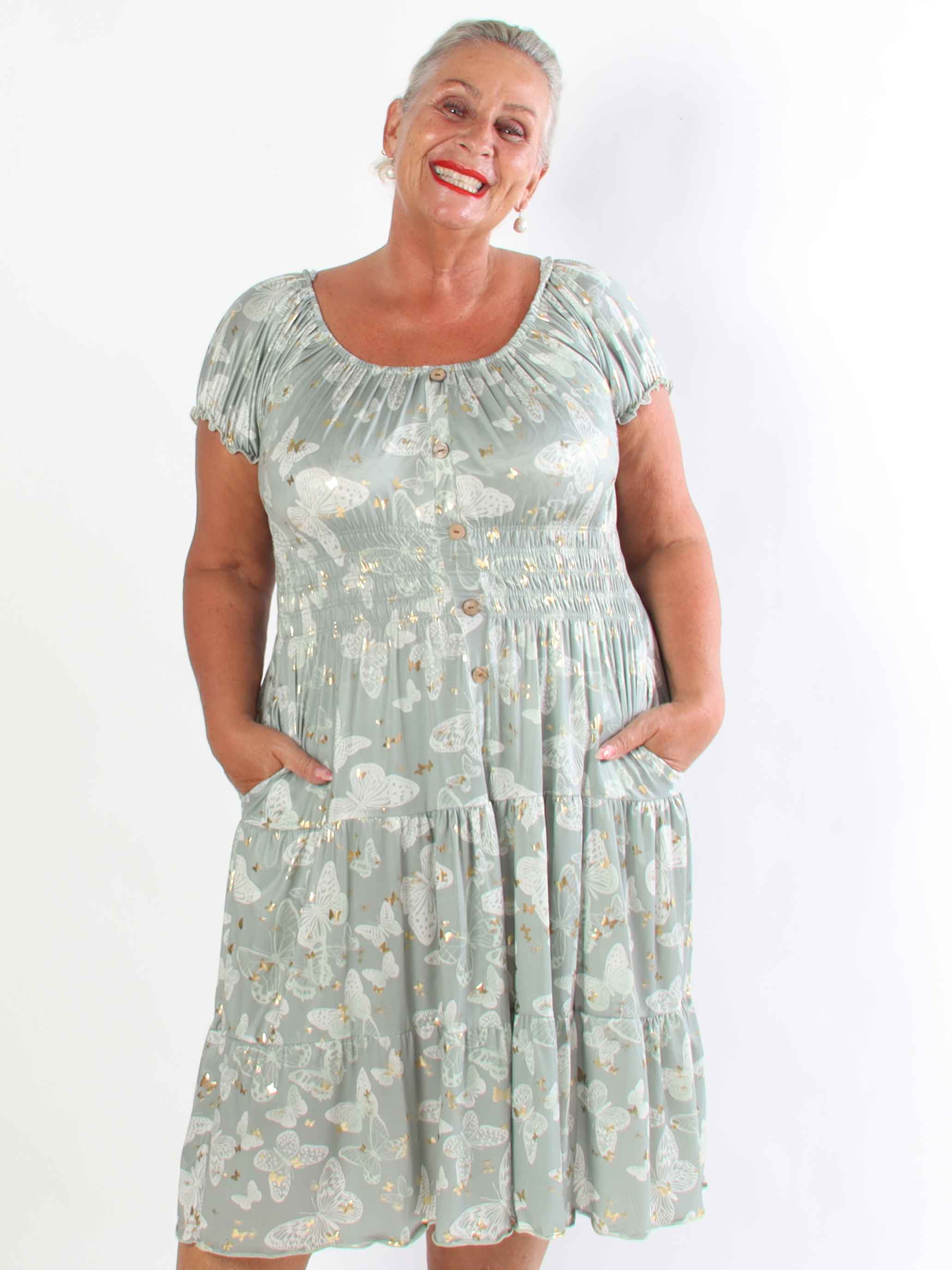 Tea Butterfly - Plus size kjole med smukt sommerfugleprint og elastisk udskæring